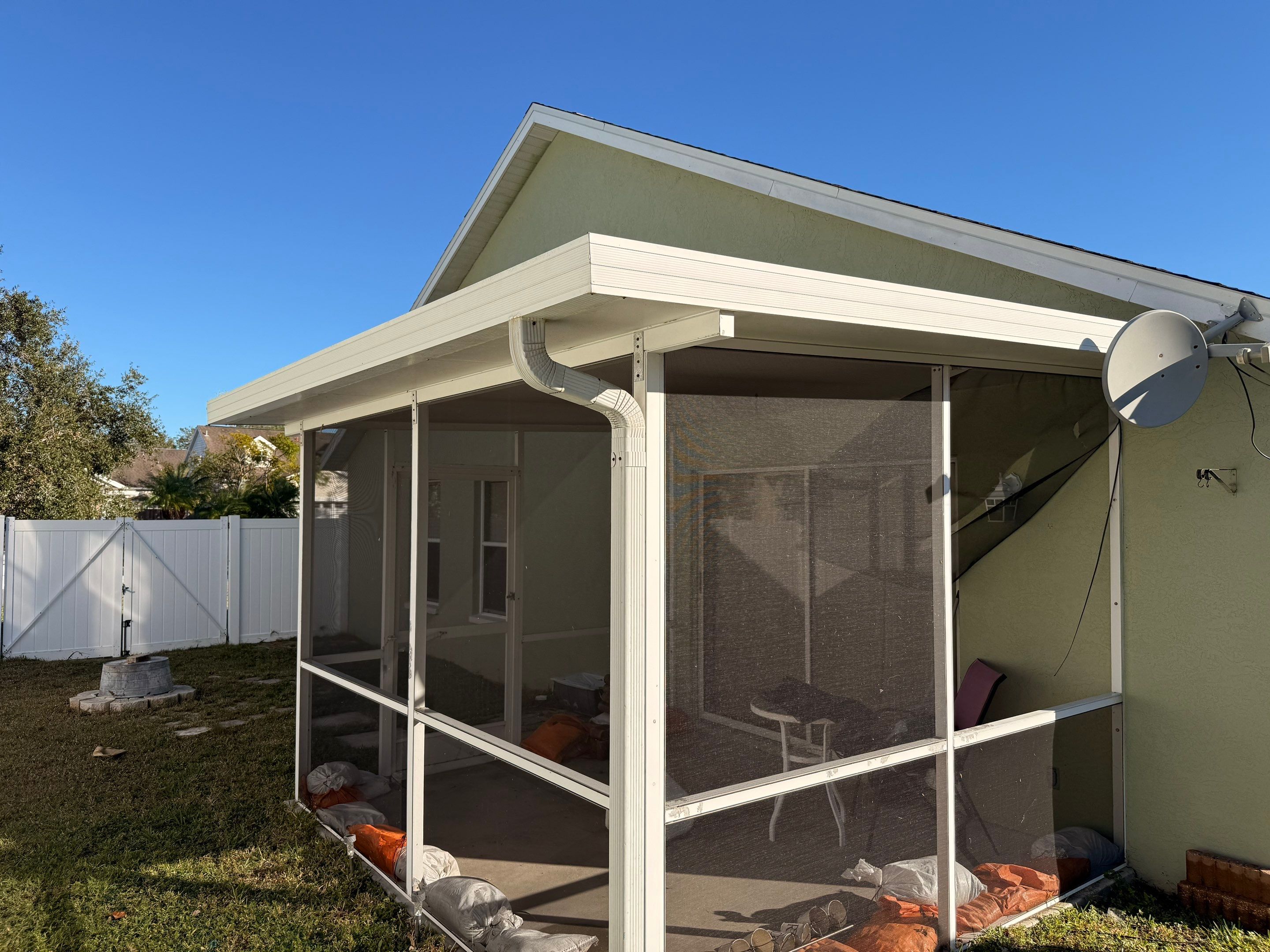 Complete Exterior Cleaning – Driveway, House Wash & More in Palmetto, FL by Sunshine AquaWash