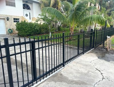 Aluminum Fence Installation using 3 Rail Aluminum Fence