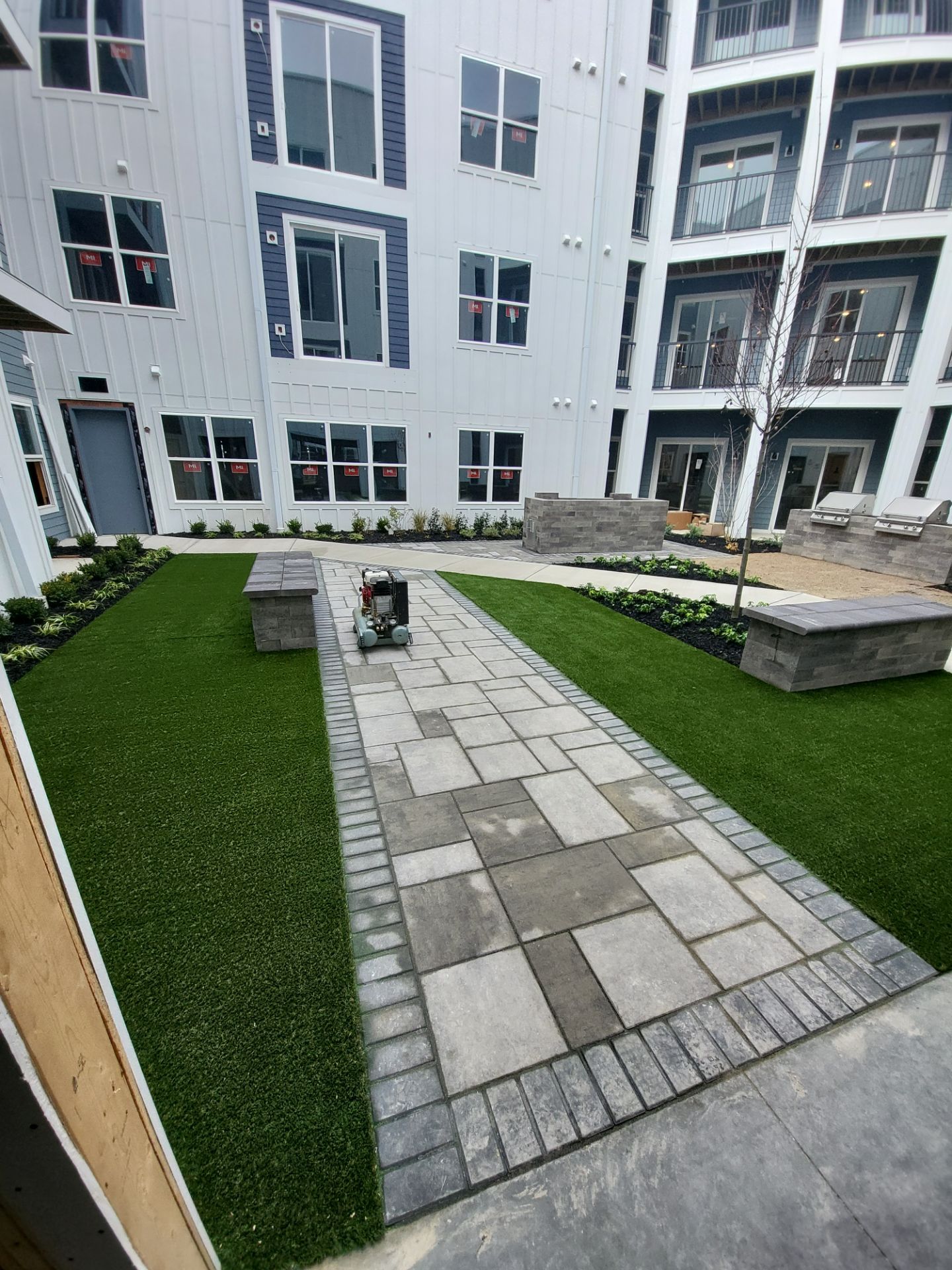 Multi-Unit Apartments Tiffany Flats Courtyard Turf by Southwest Greens Midwest