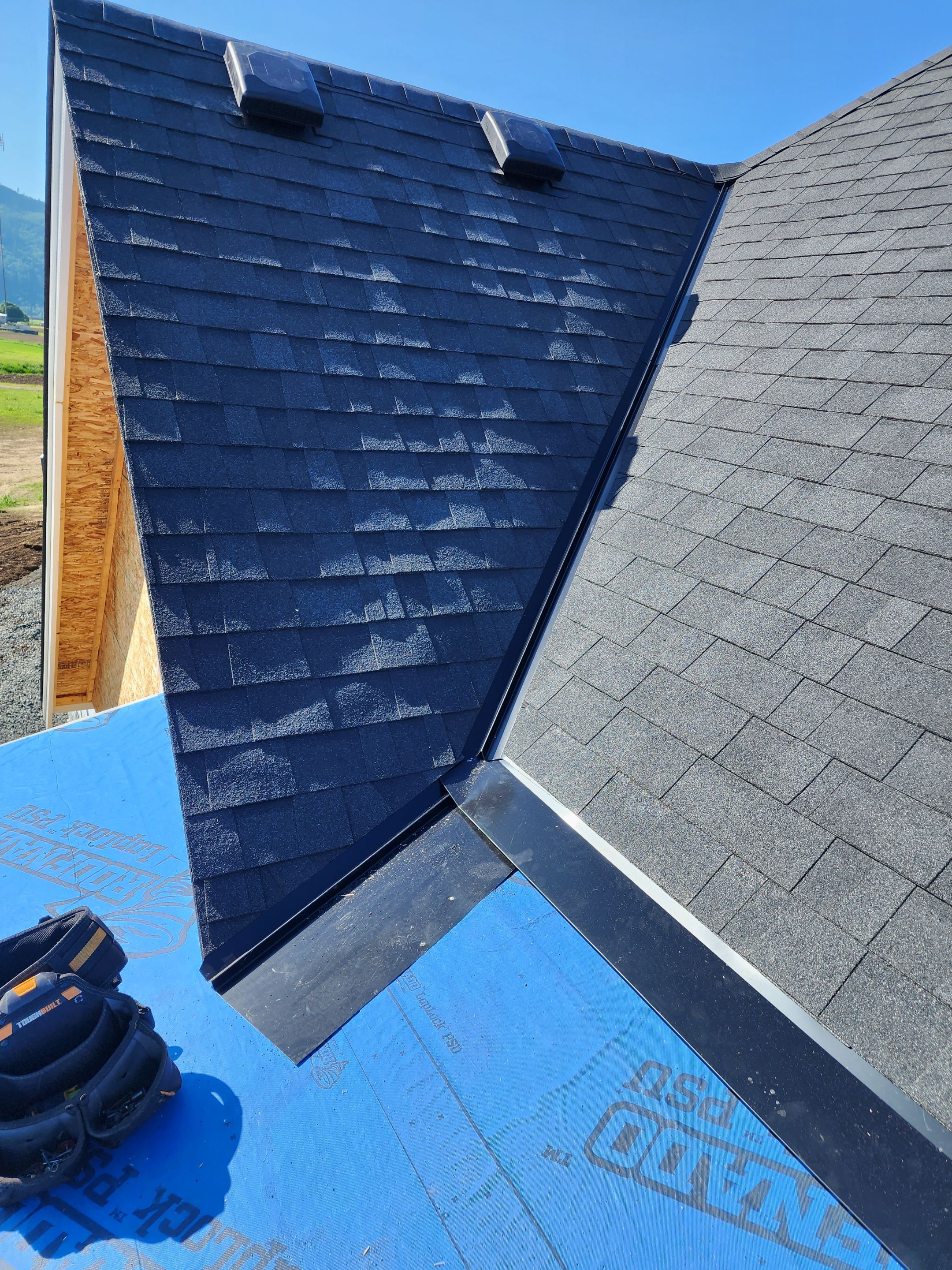 Residential Roofing Installation using OC Oakridge shingles by Top Notch Roofing Inc