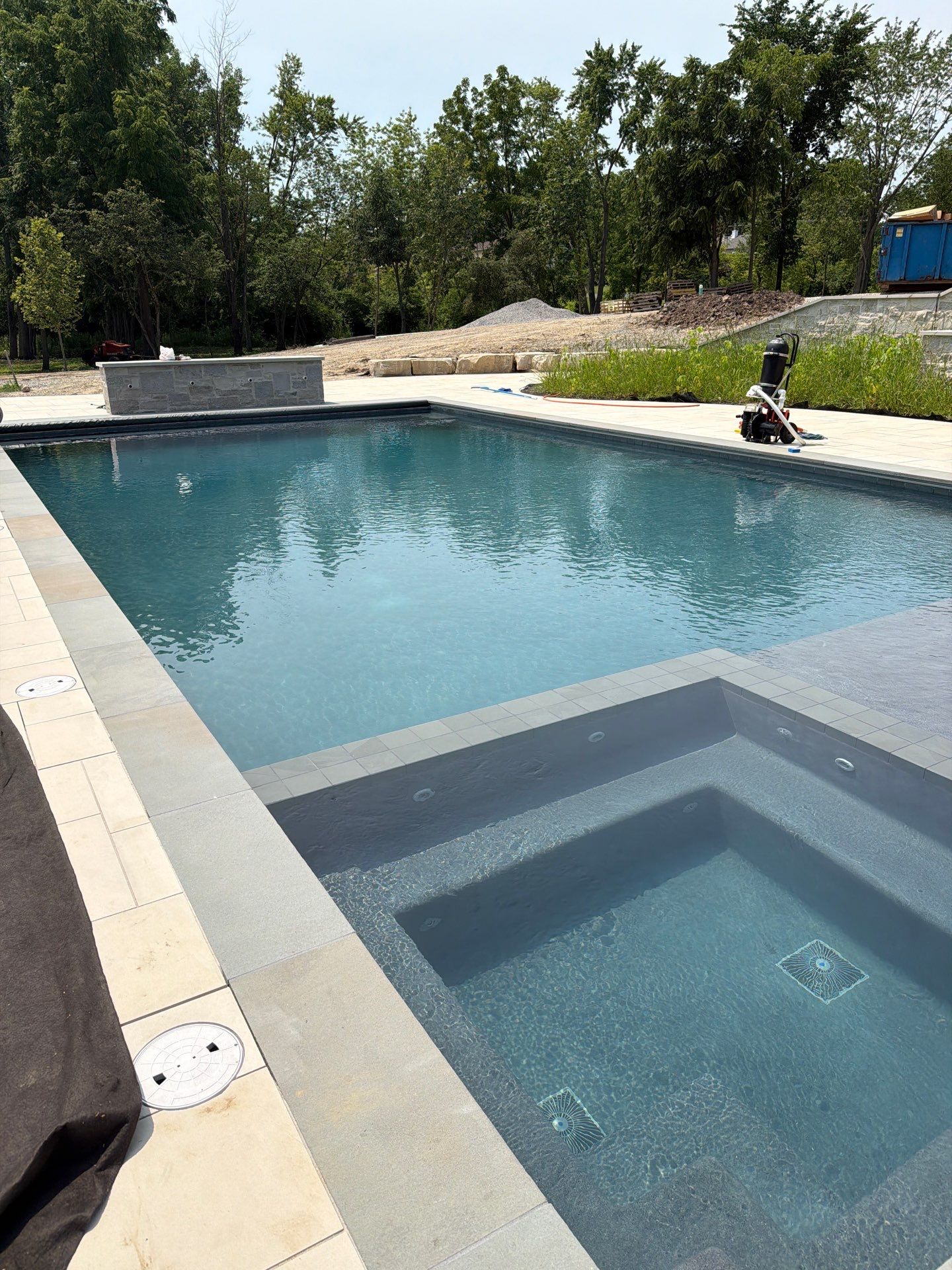 French Riv Pool Spa Combo by North Shore Pool & Spa