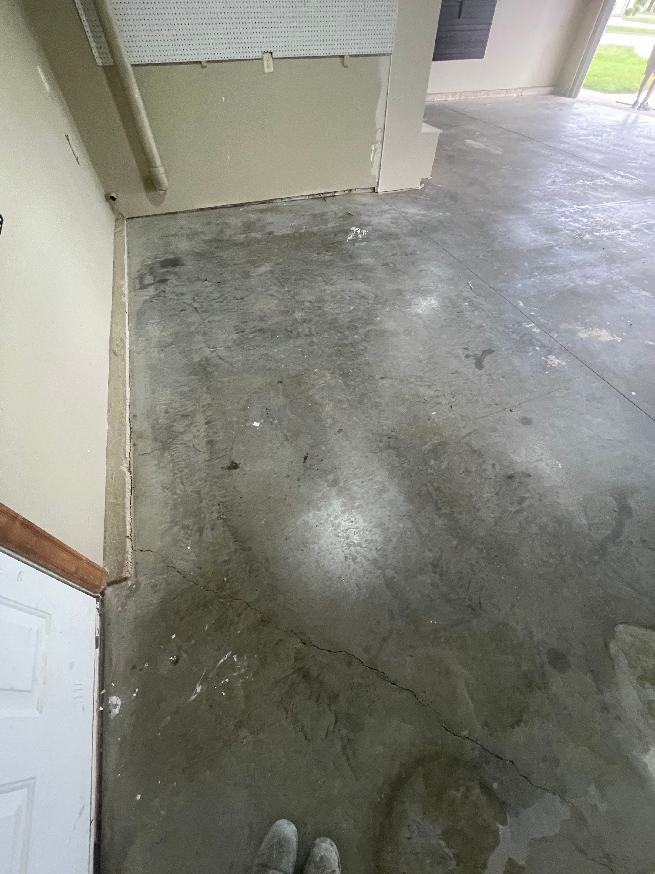 Cabin FEver Flake Garage Floor Coating Installation in Sioux Falls by Select Painting, Coatings & Garage Cabinets