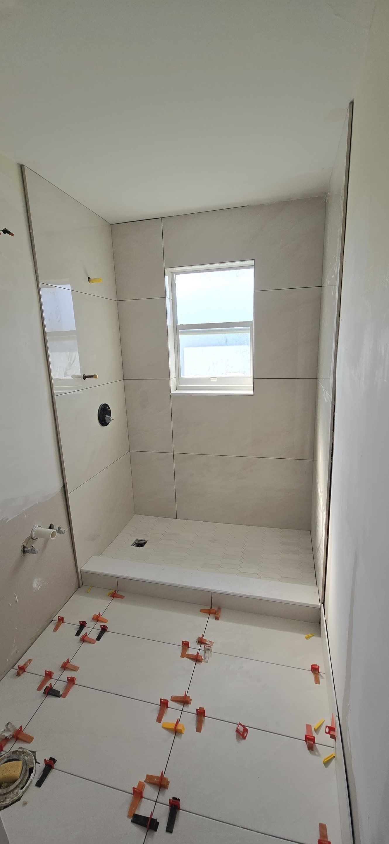 Guest Bathroom - Delray Beach by Hevi Tile