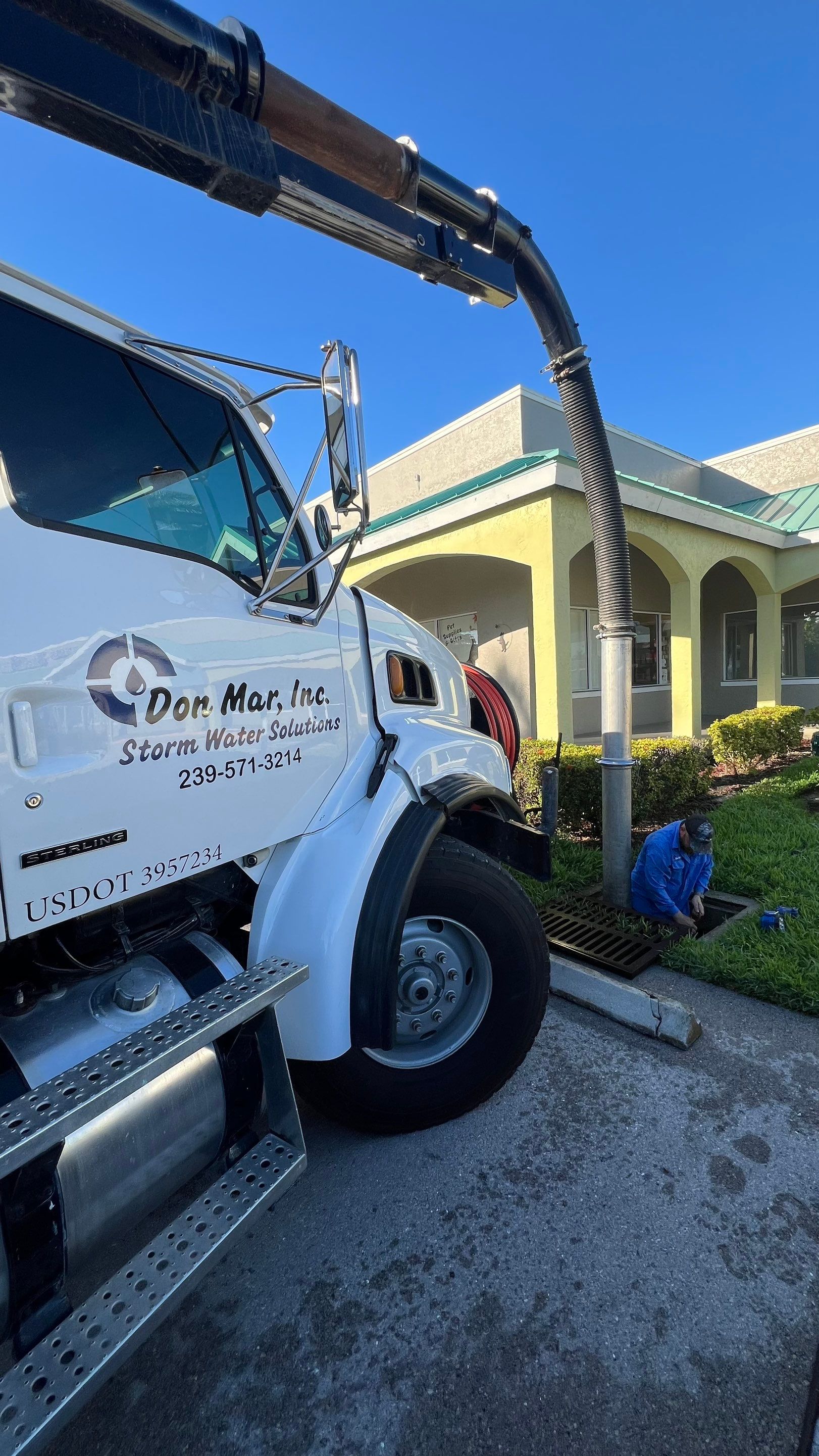 Stromwater System Maintenance at Bill Smith Appliances / Critter Cafe Marco Island Catch Basin by Don Mar, Inc. Storm Water Solutions