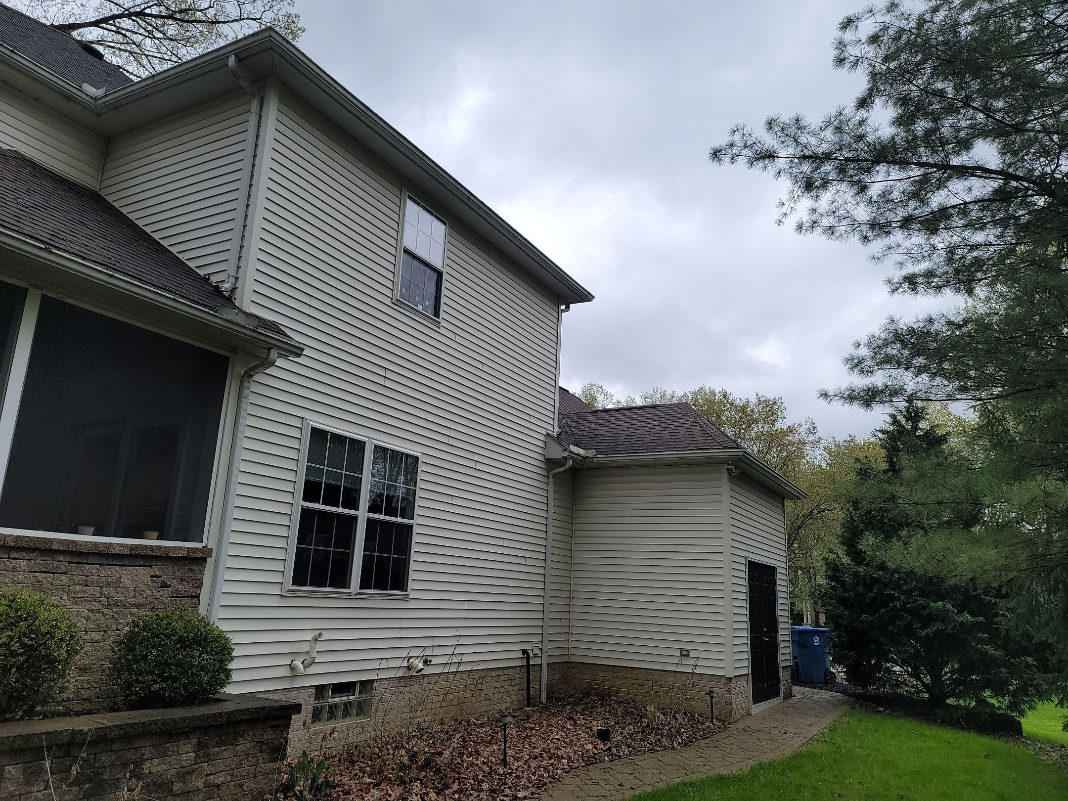 ATLAS PINNACLE COLOR: BLACK SHADOW by Eagle Eye Roofing