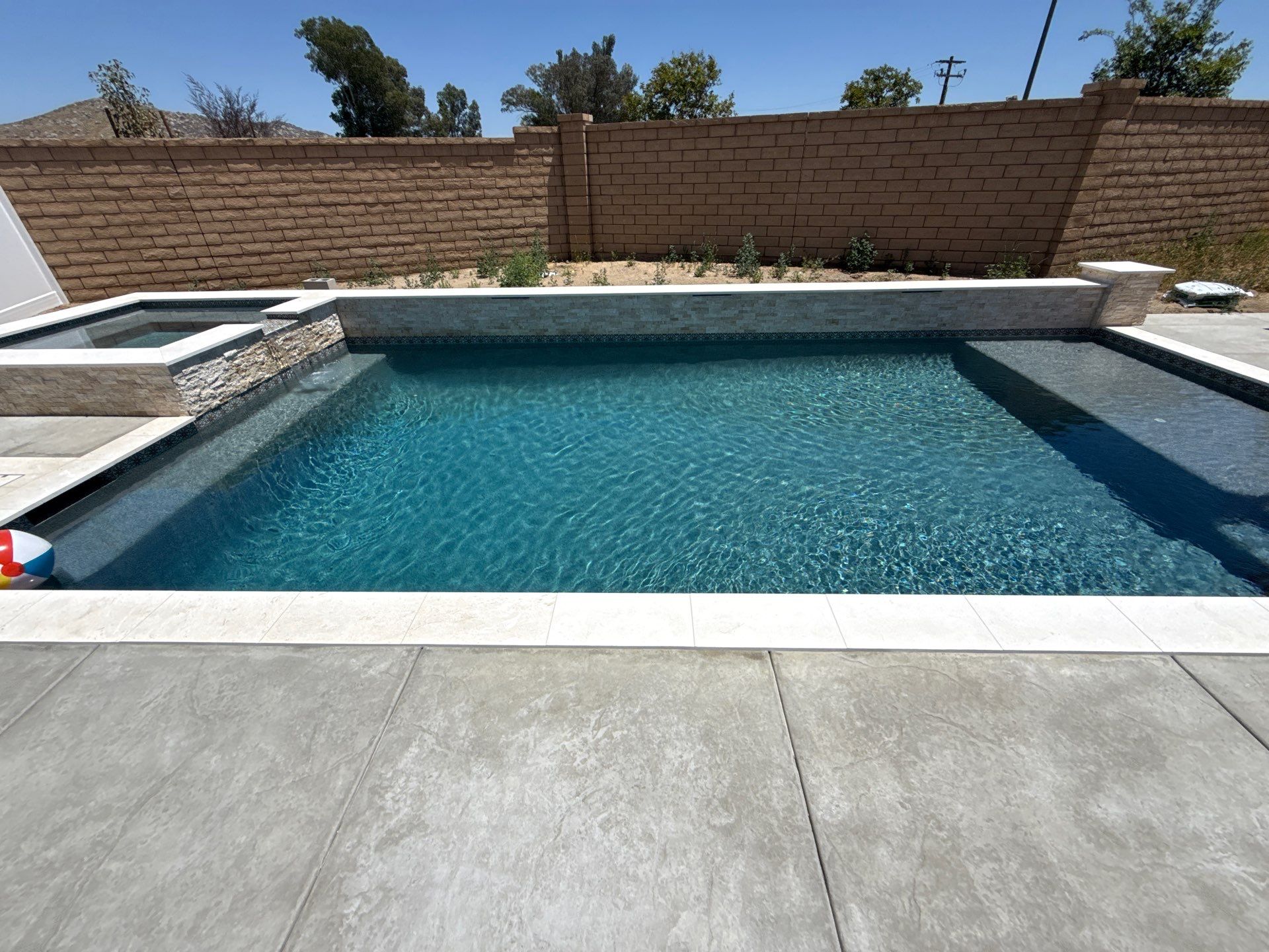 Clean lines with this pool and spa by Premier Pools and Spas Temecula