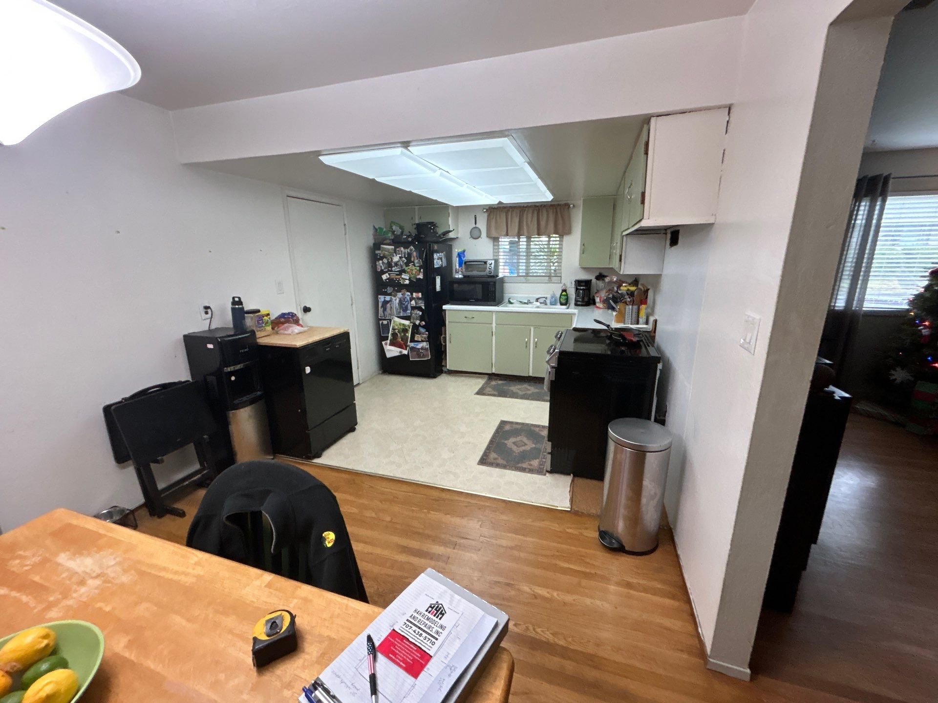 Modern Kitchen Remodel by H4H Remodeling and Repairs Inc.