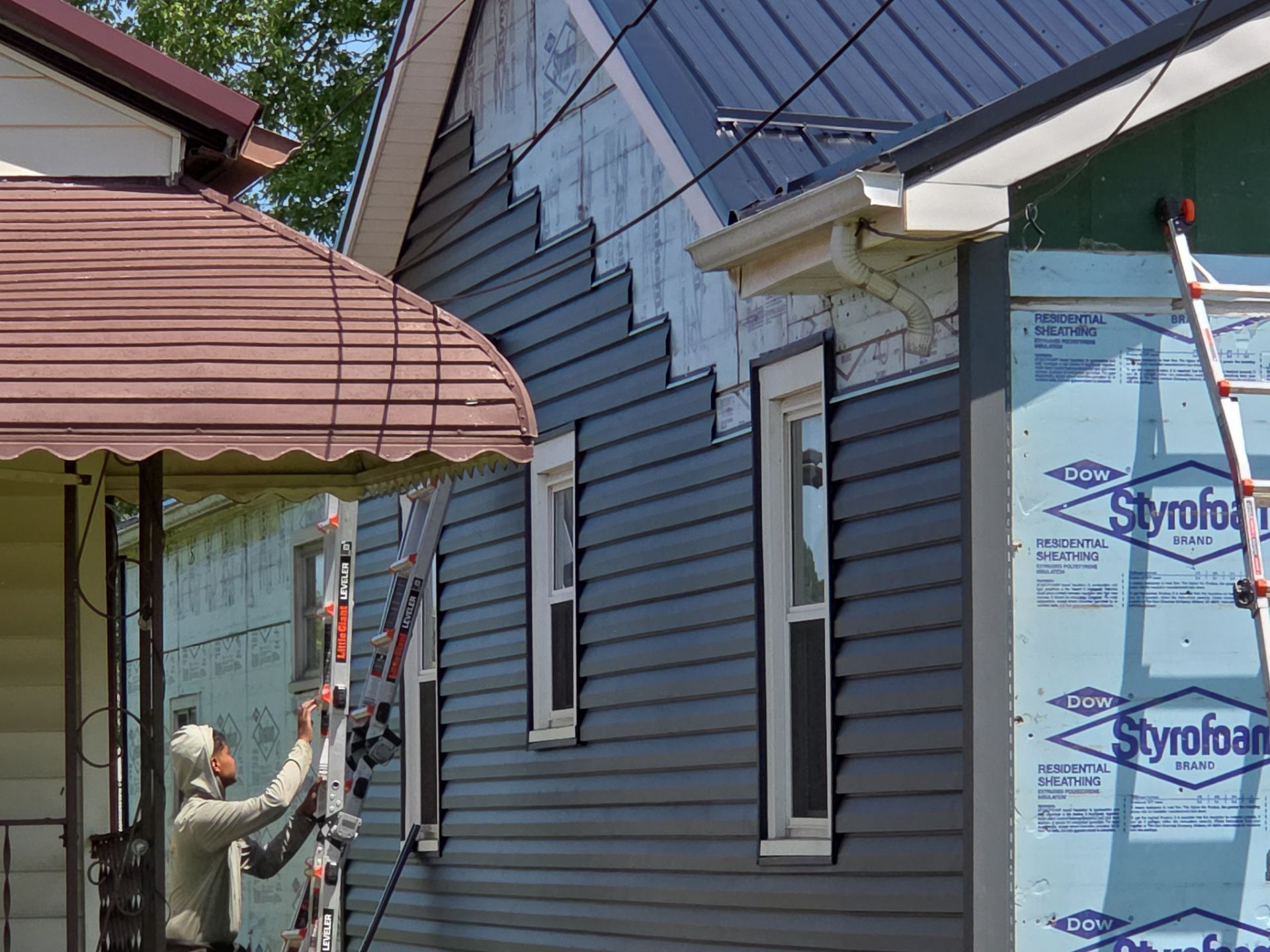 Complete Vinyl Siding Replacement in Huntington by Mr. Roofer