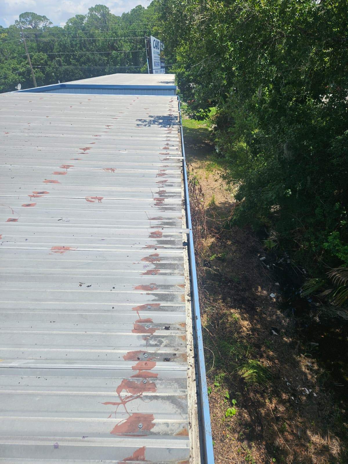 Clean Gutters and Seal Seams in Lakeland FL by Gutter Professors