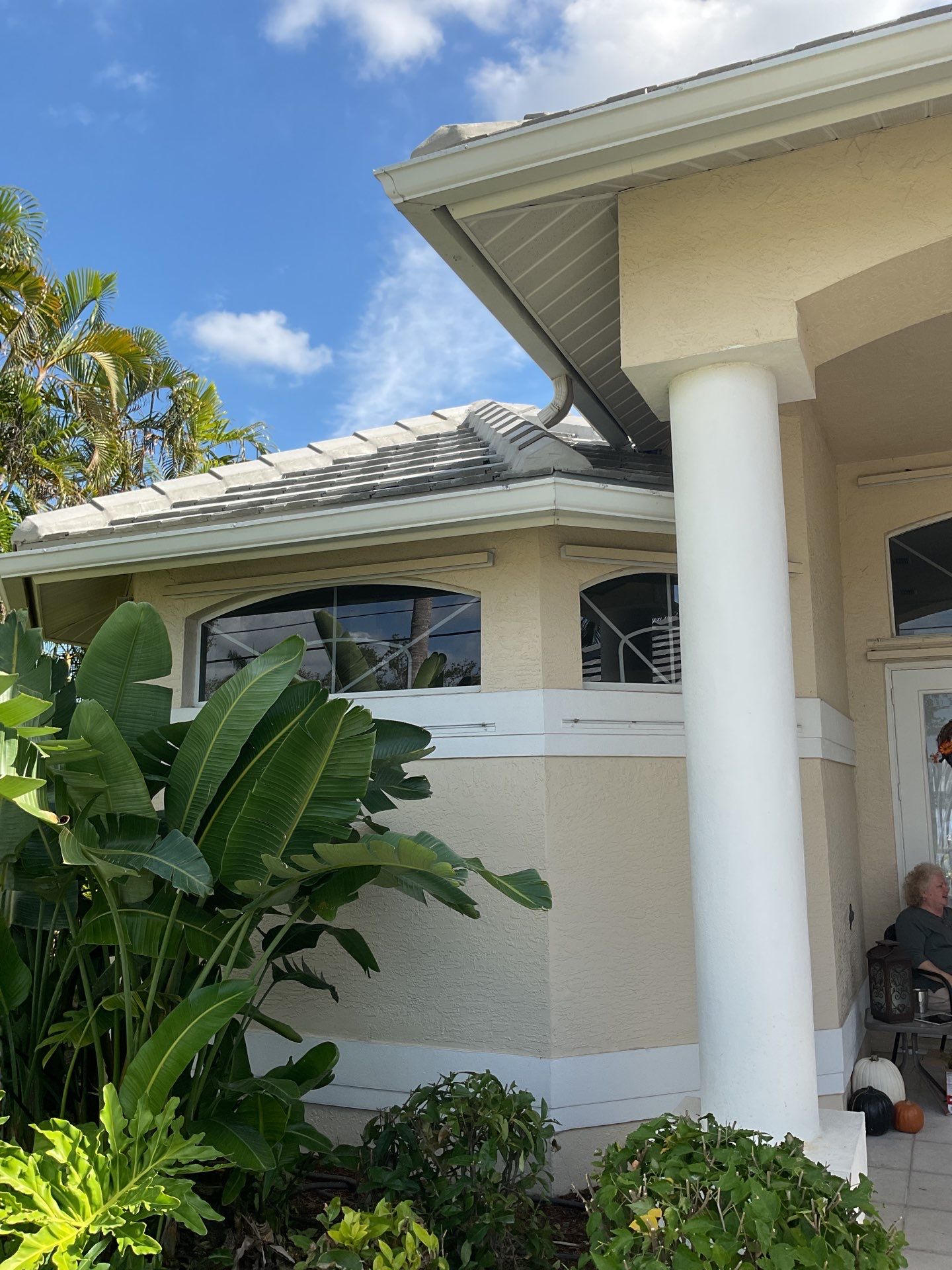 Seamless Gutters using Splash Guard in Cape Coral FL by Gutter Professors