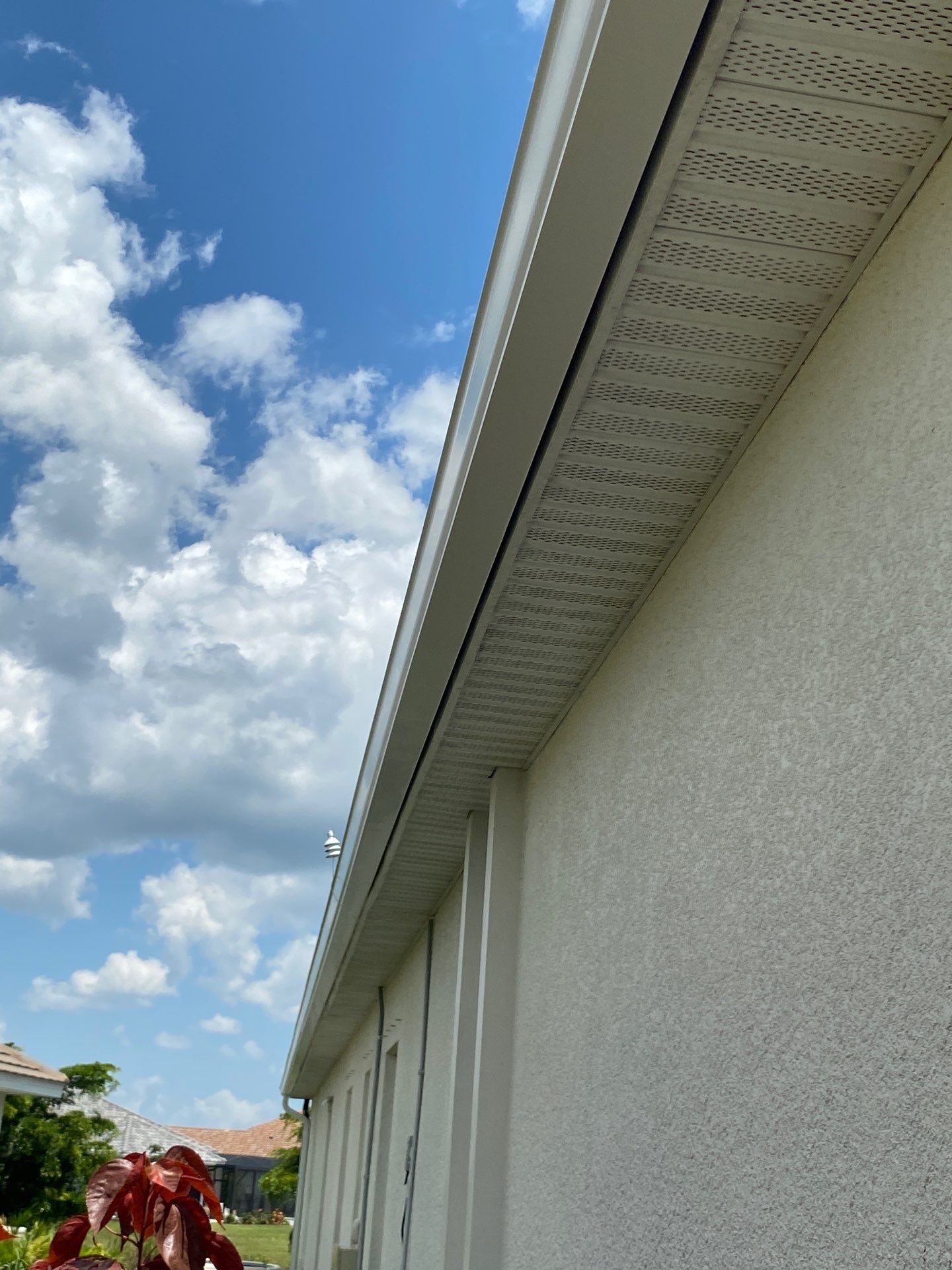 White K Style Seamless Gutters using 6 Inch Seamless Gutters in Sarasota FL by Gutter Professors