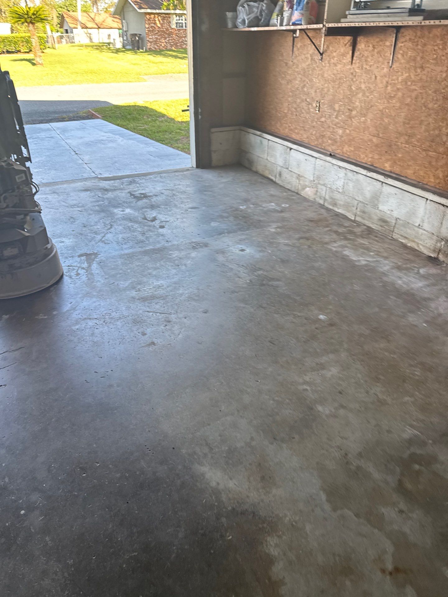 Garage in Midnight by Innovative Concrete Coatings 
