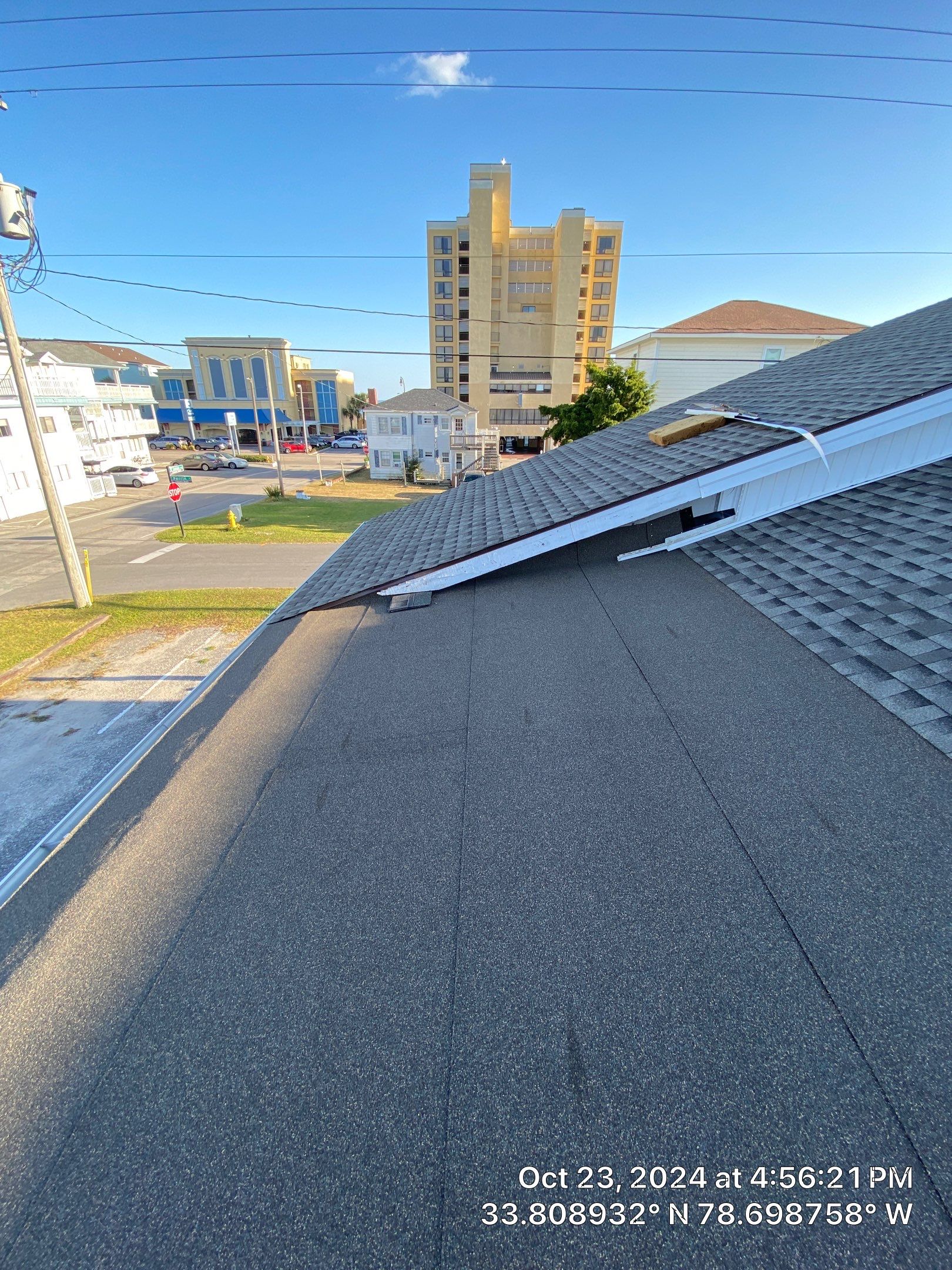 GAF HDZ - Weathered Wood by Linta Roofing Inc