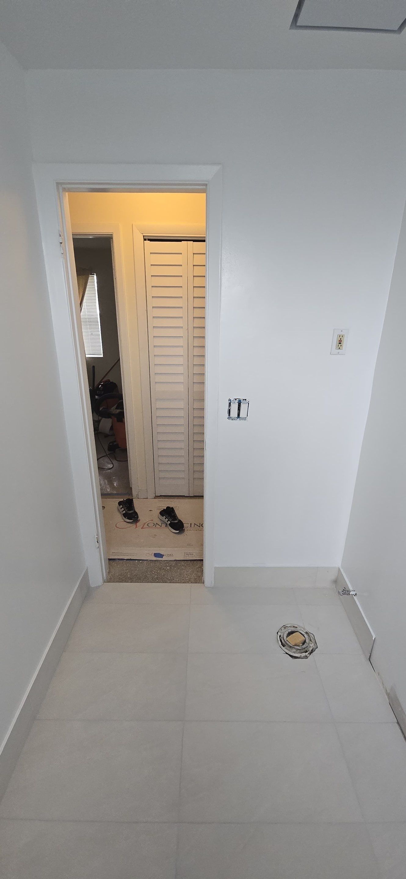Guest Bathroom - Delray Beach by Hevi Tile
