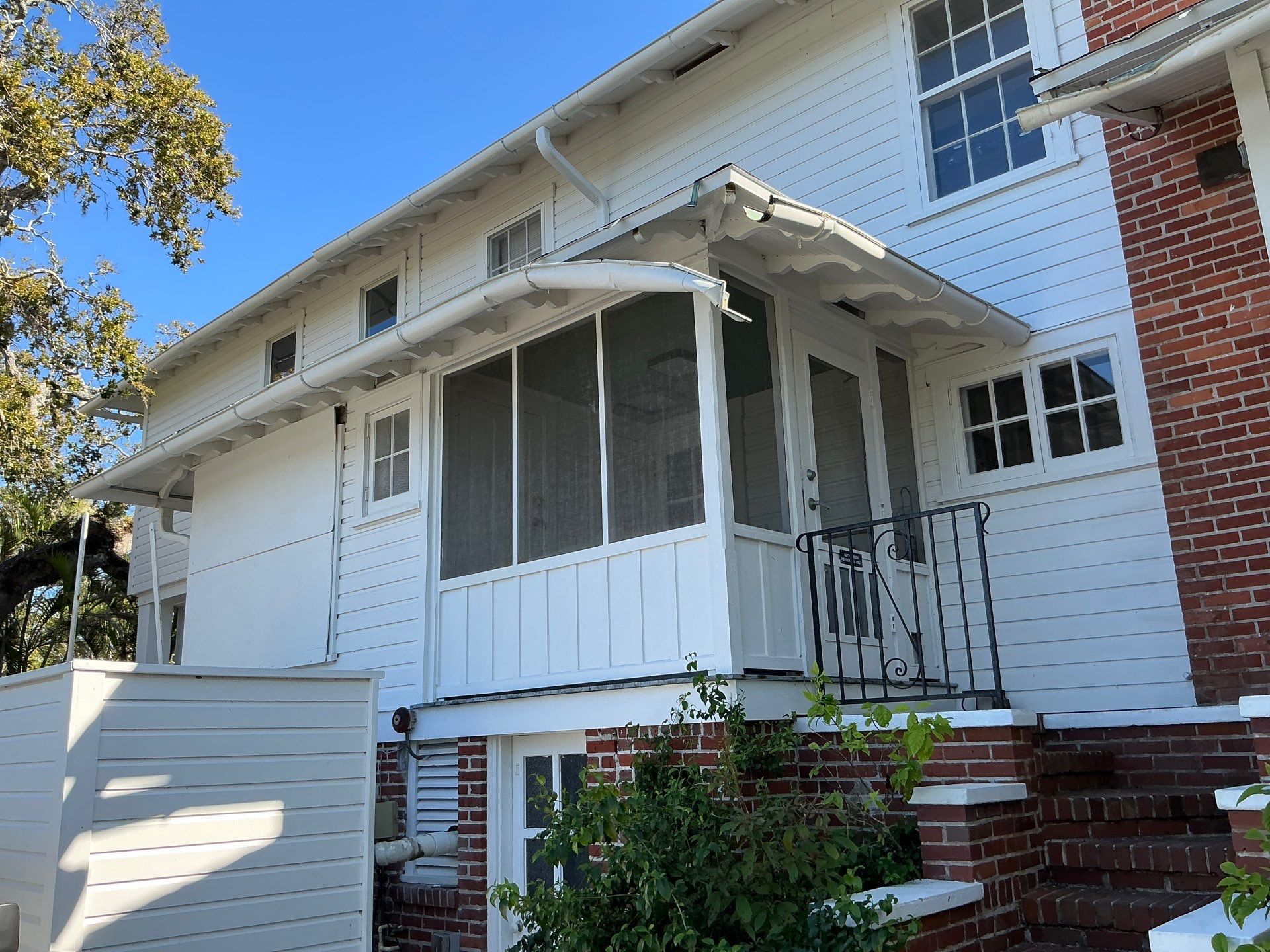 6-Inch Seamless Gutters in Osprey FL by Gutter Professors