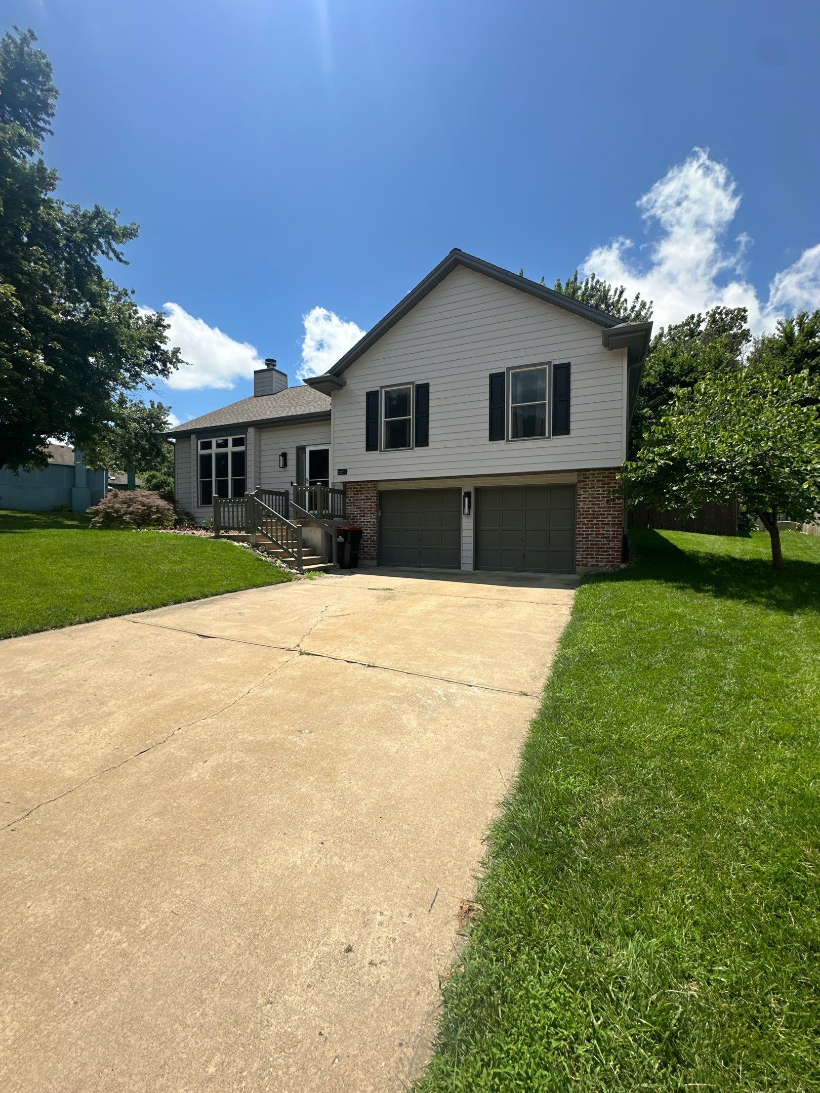 Whole-Home Craneboard Siding Replacement and Exterior Renovation in Shawnee by EEC Windows, Siding & Roofing
