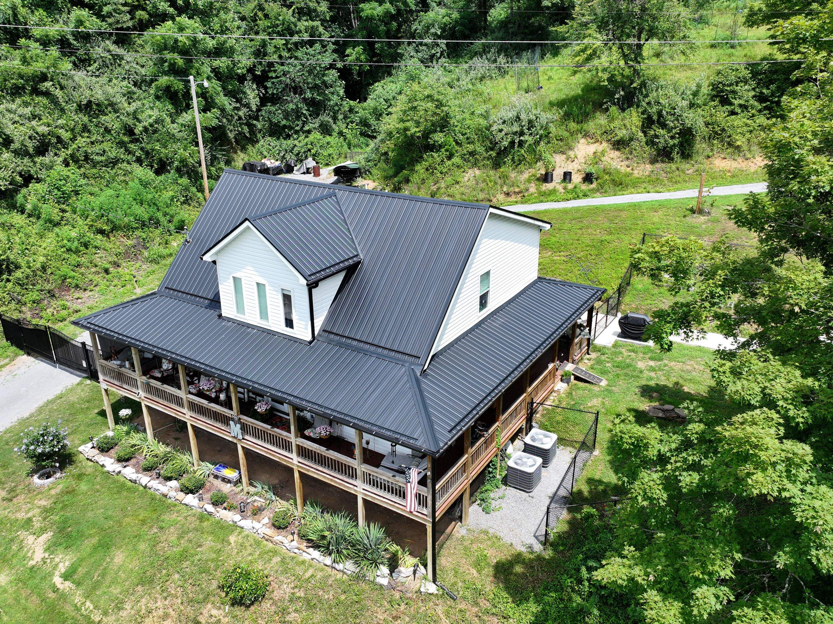 Murphy Residence by Omnia Roofing