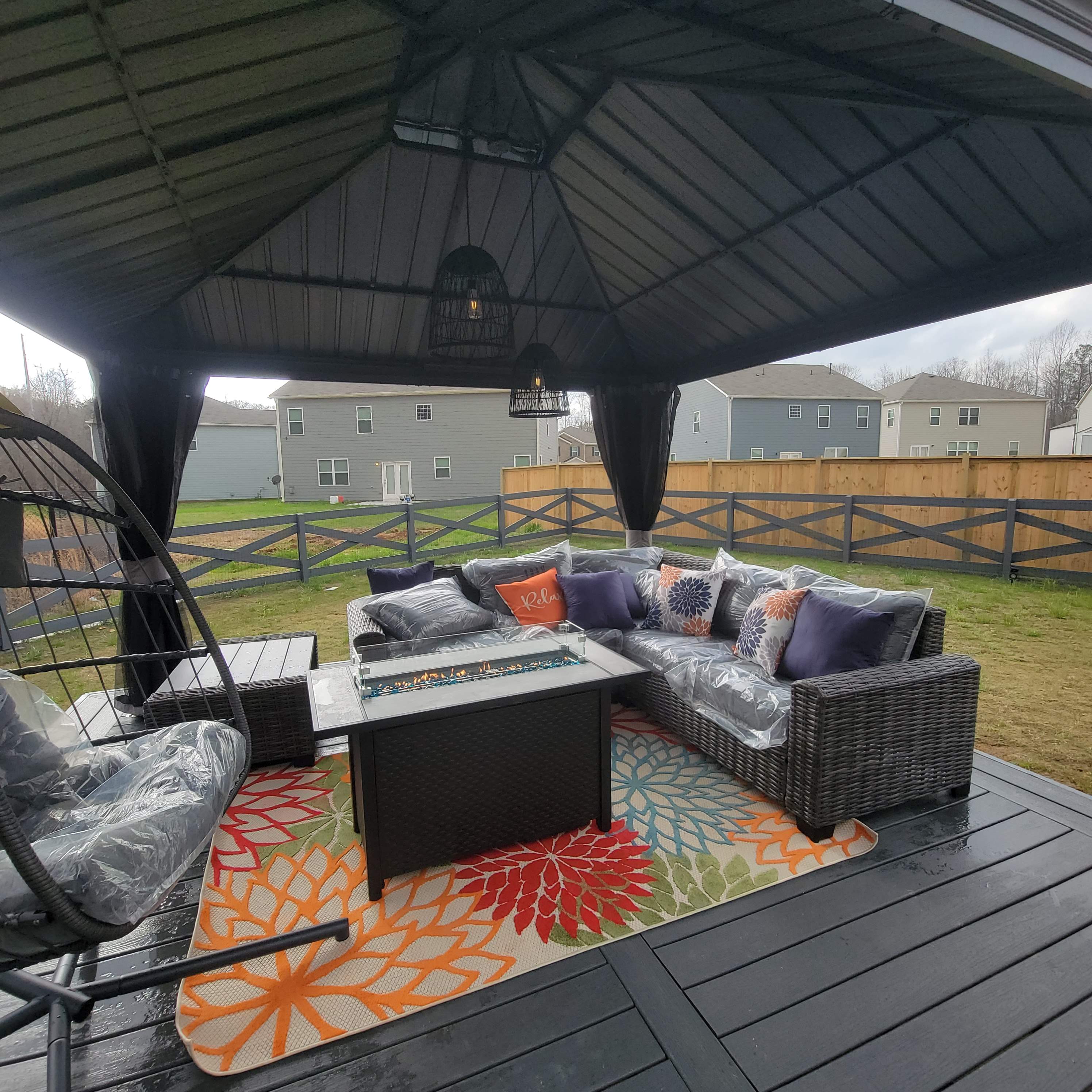Exterior Gazebo by Ajayi Design and Construction 