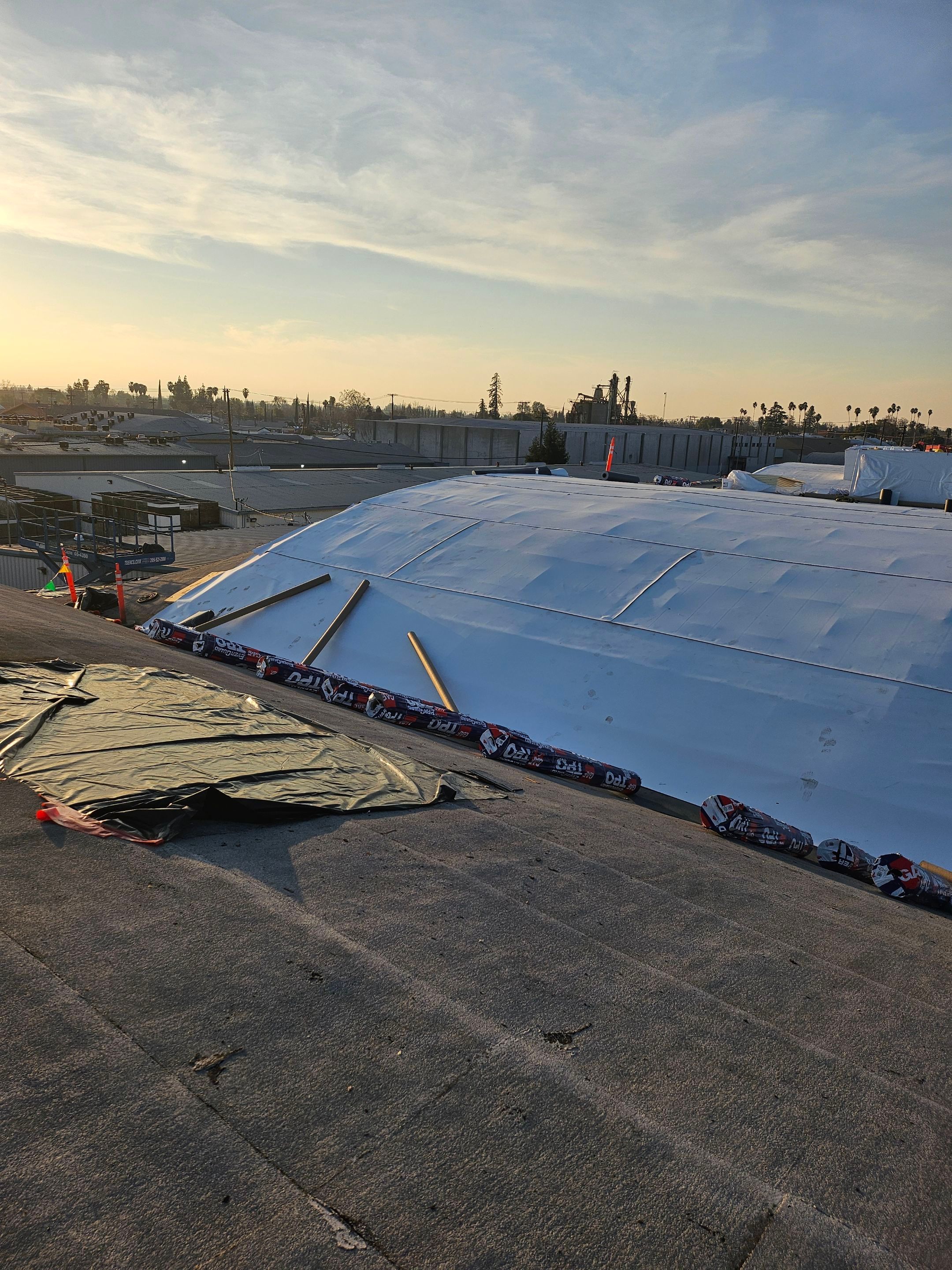 TPO single-ply roofing system using GAF Single-ply TPO 60 mil with 1.5 inch ISO board insulation by Straight Edge Roofing Inc