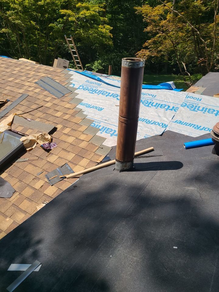 Fairfax Station: CertainTeed Landmark Pro Designer Shingles in Max Def Resawn Shake by RM Banning, Inc.