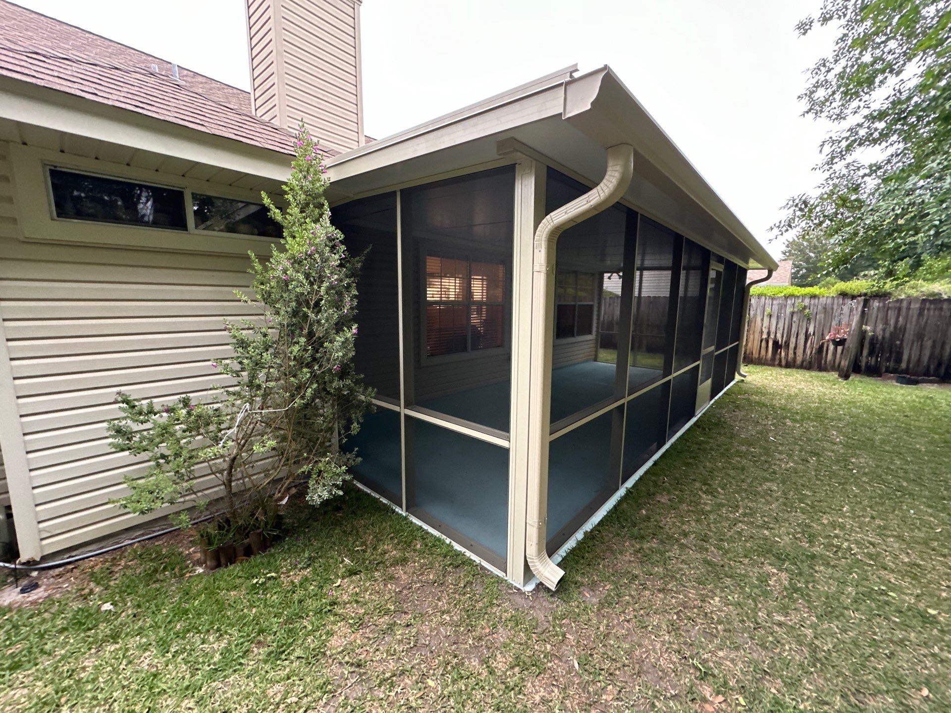 Screen Room Haven in Gulf Breeze by Titan Sunrooms