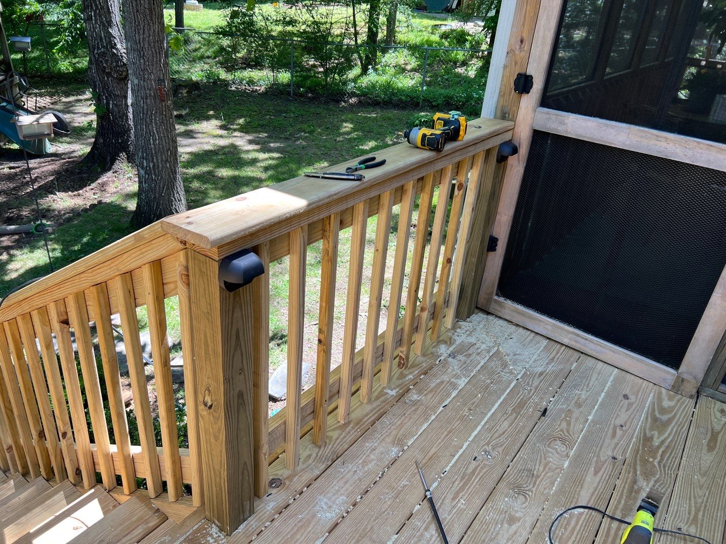 Oak Leaf Circle - Deck Installation  by Pillar and Pine