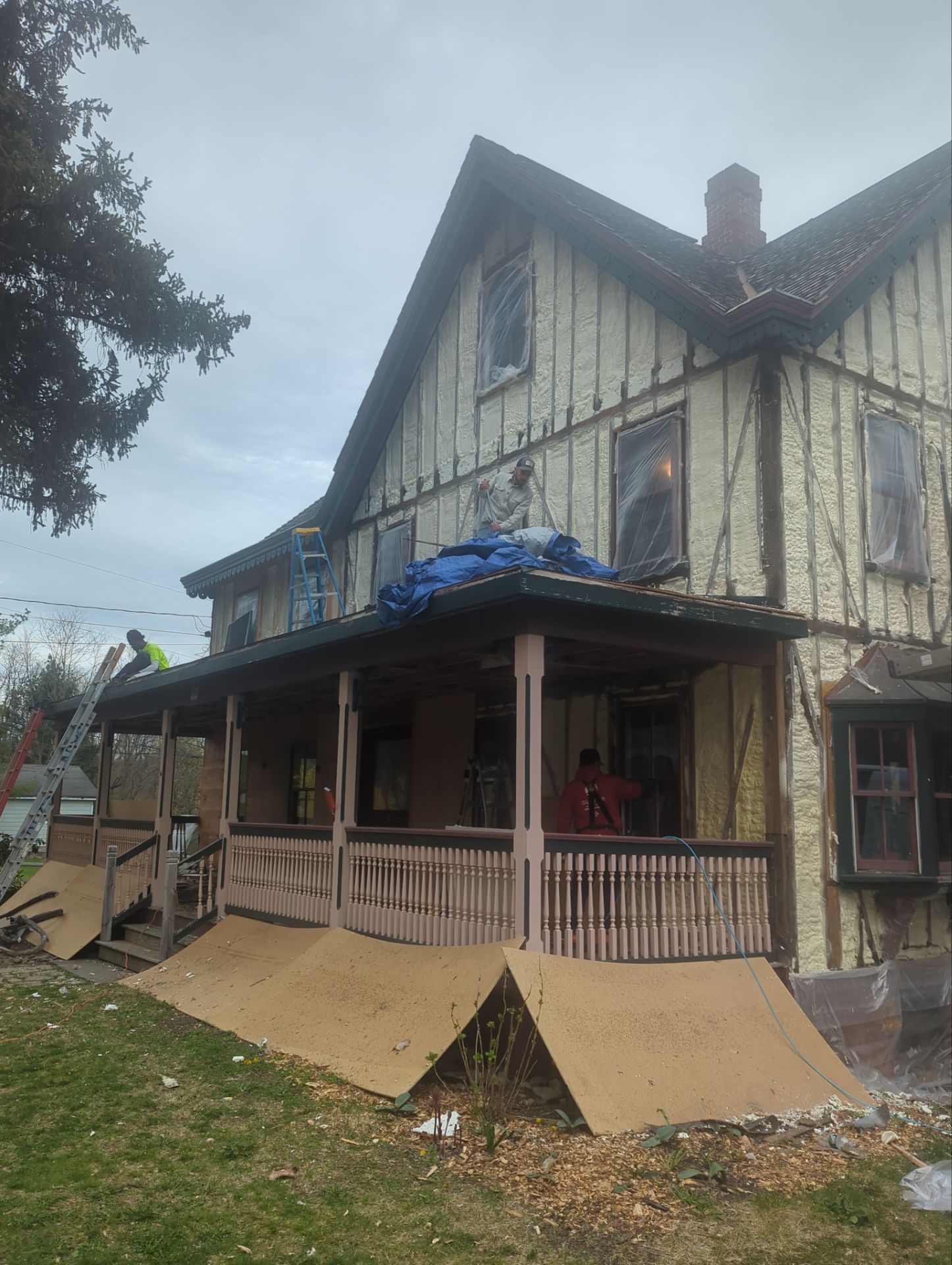 Siding Installation using Closed Cell Spray Foam by NYS Foam & Energy