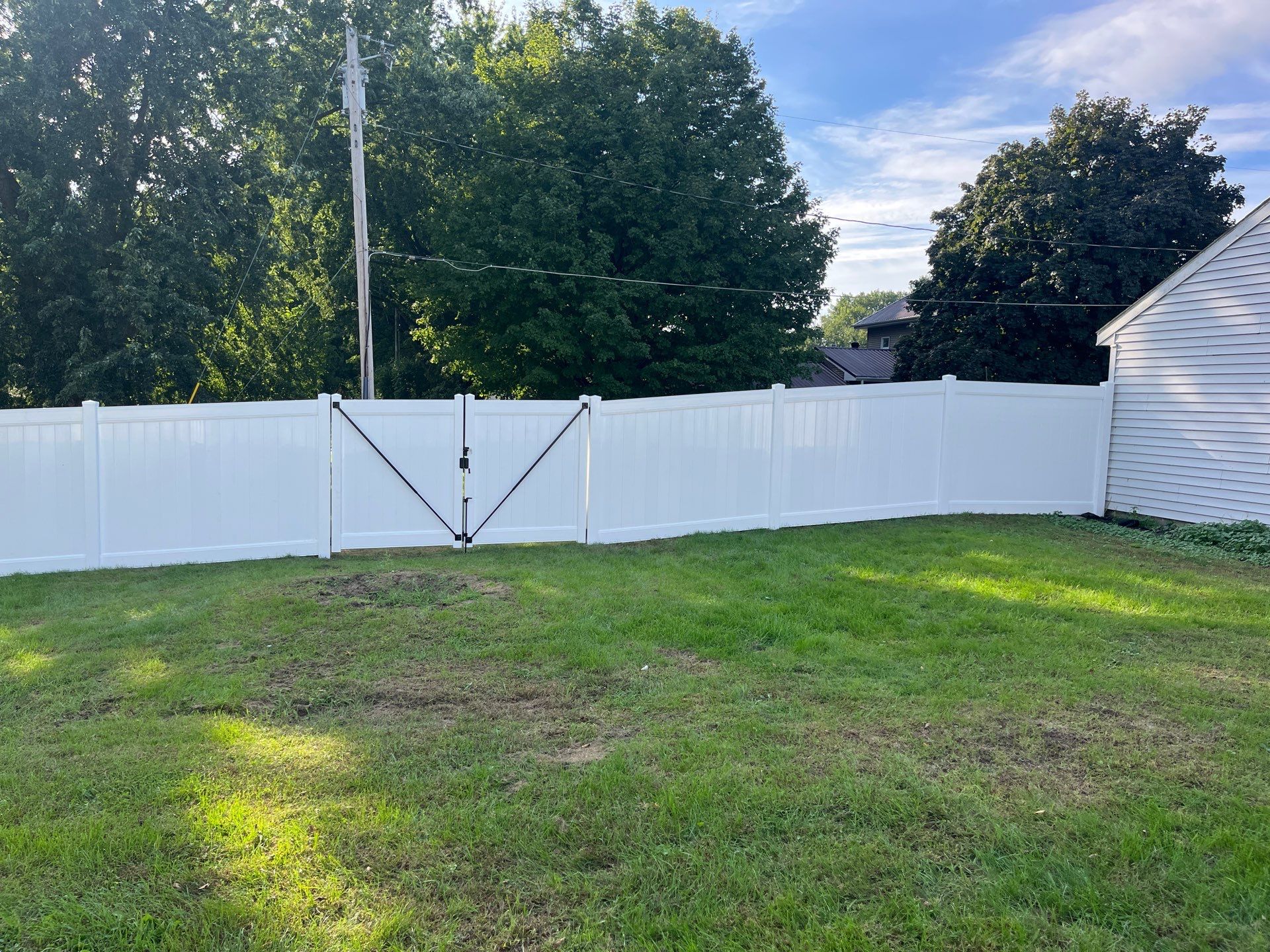 White Vinyl Privacy Fence and Black Chain Link Installation in Sumner by Perfect Picket Fence and Stain