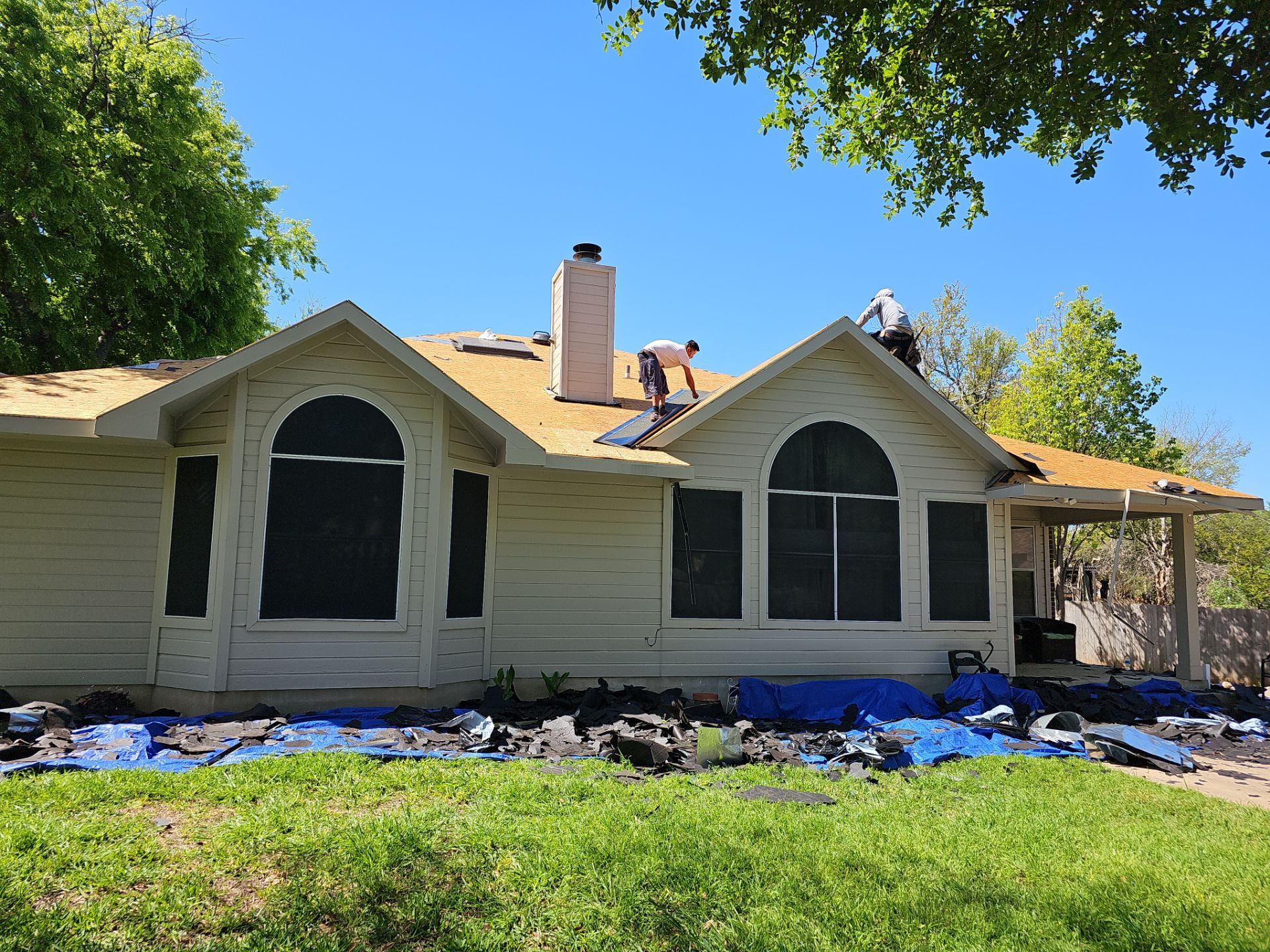 Residential Roof Installation Owens Corning Oakridge Onyx Black by DeZign Roofing & Exteriors