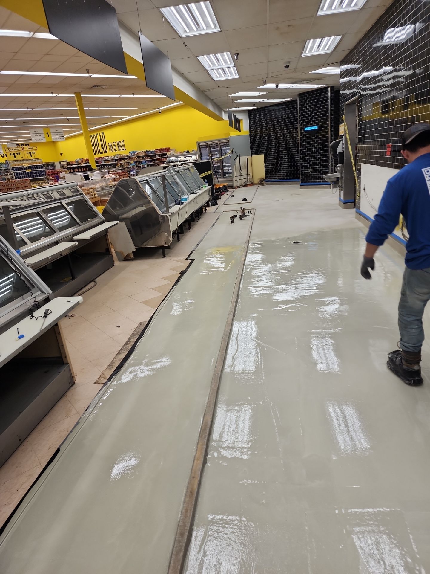 Fresco y Más Food Prep Area by Seamless Surfaces