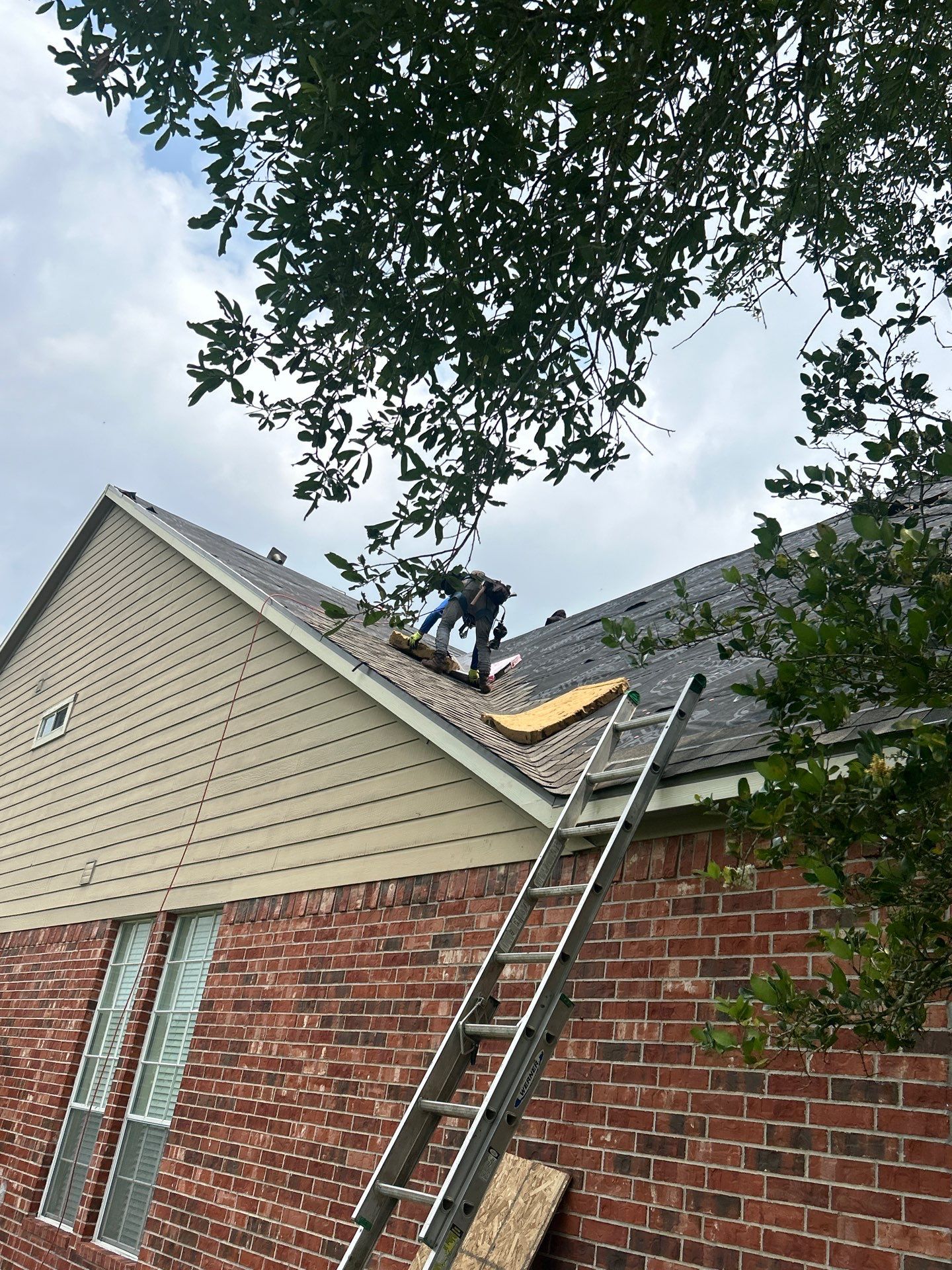 Residential Roofing Installation using Owen's Corning Duration (Lifetime) Shingles by Roof Repair Company