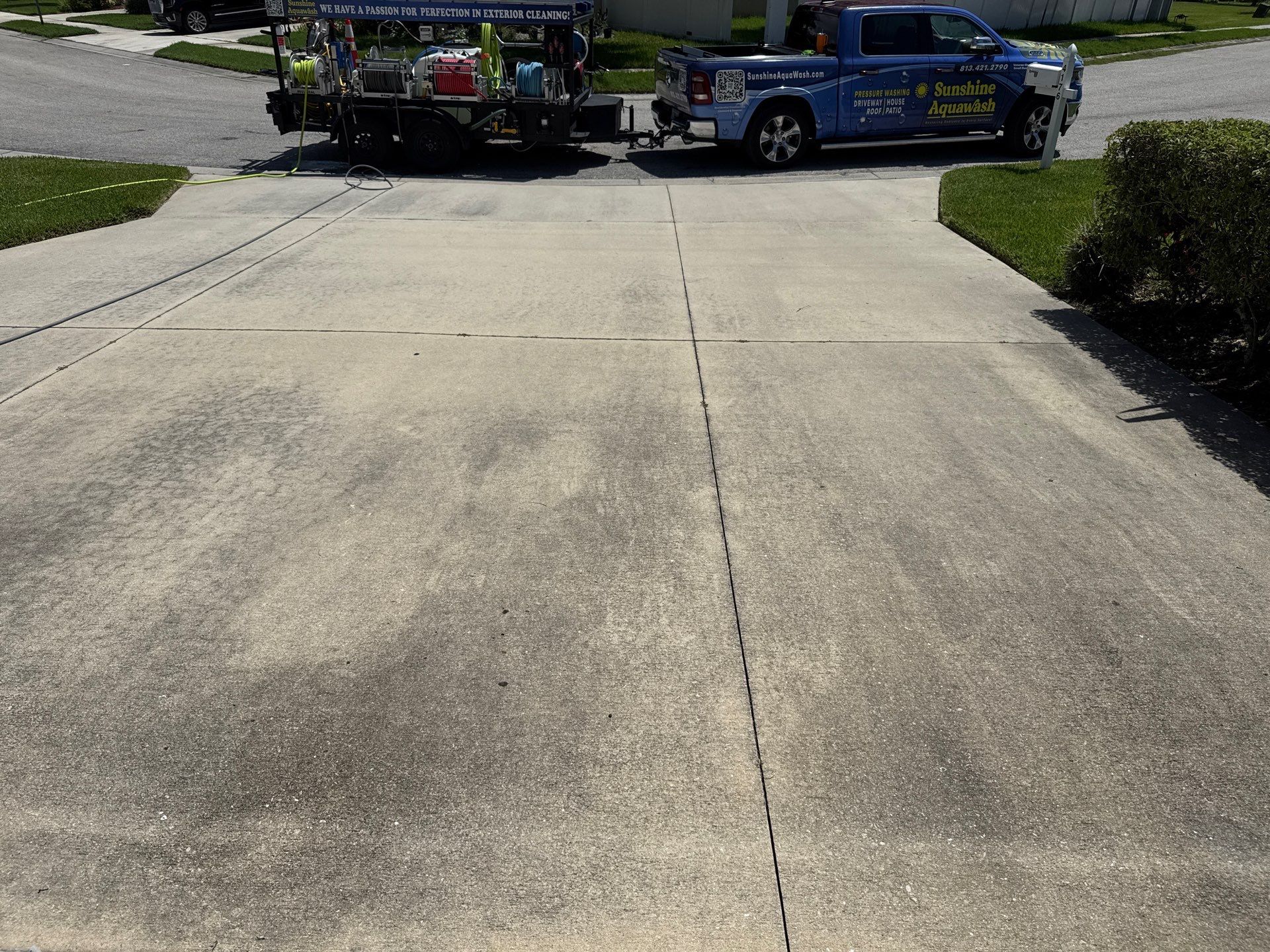 Concrete Driveway Cleaning – Covered Bridge Estates, Ellenton, FL by Sunshine AquaWash