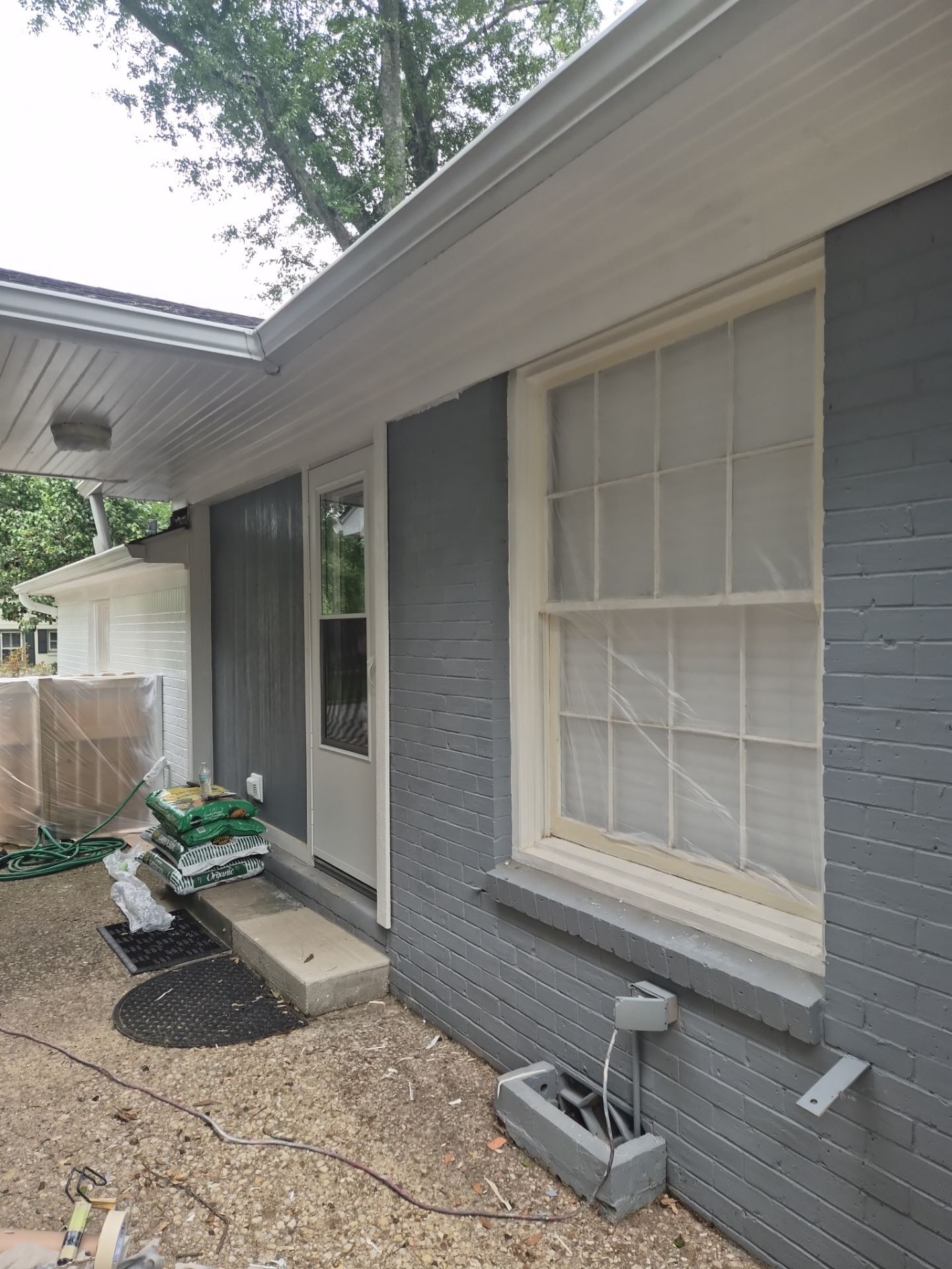 From Gray to Modern White: Exterior Repaint in Tyler, TX by Quality Coats Painting