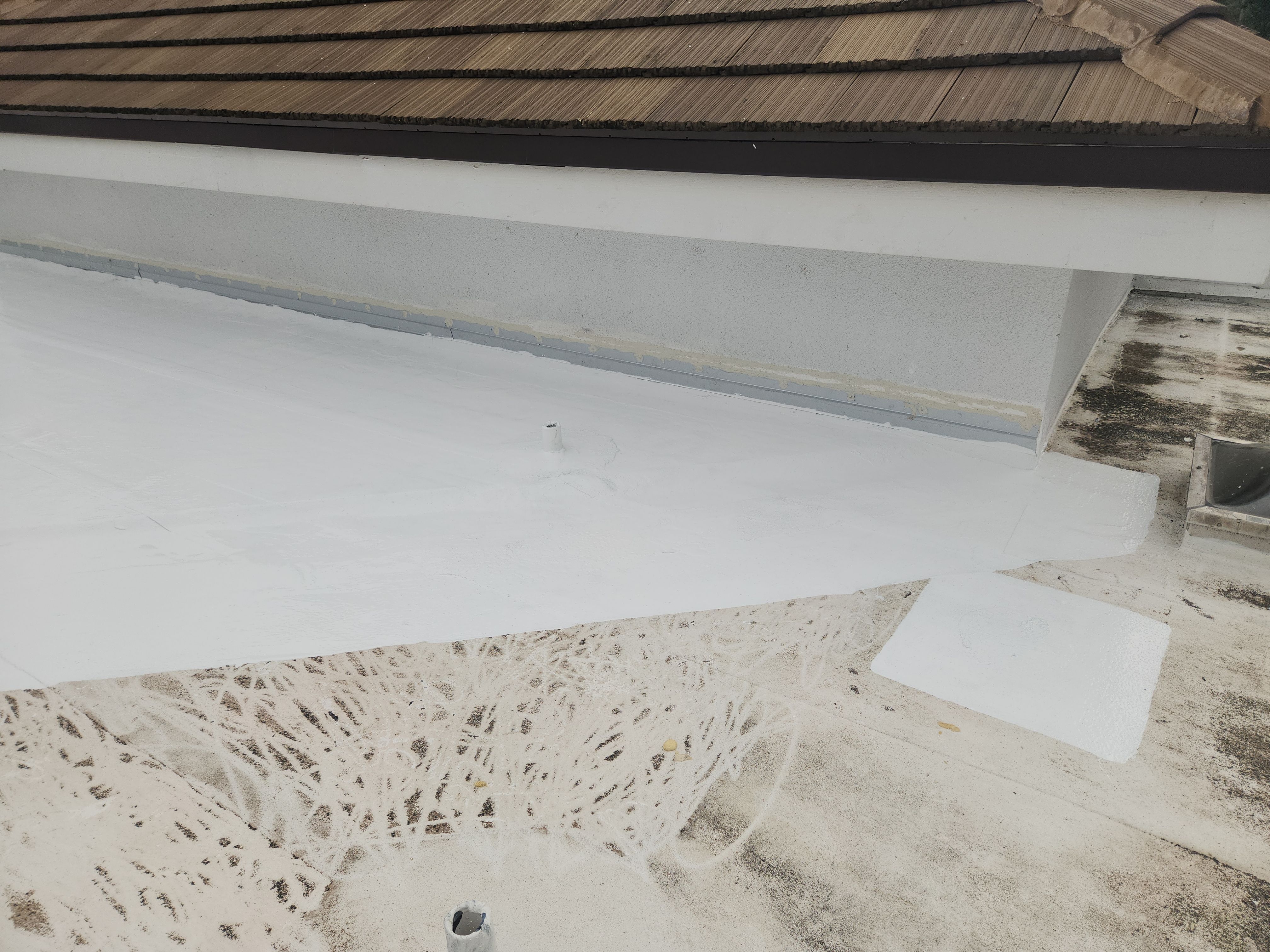 Flat Roof Restoration and Silicone Coating in Boca Raton by Aastro Roofing