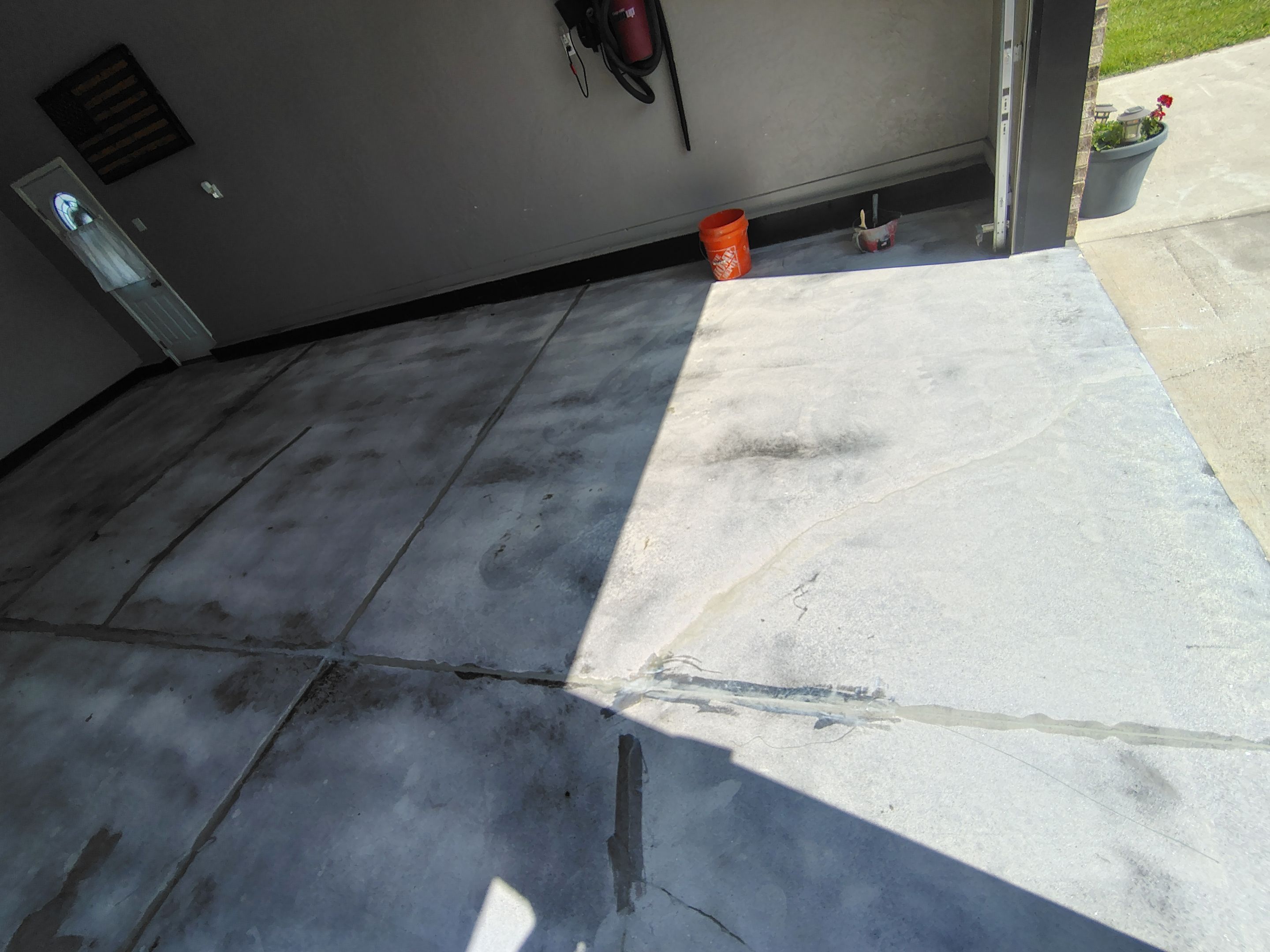 Garage Concrete Floor Coating and Crack Repair in Onawa by Select Painting, Coatings & Garage Cabinets