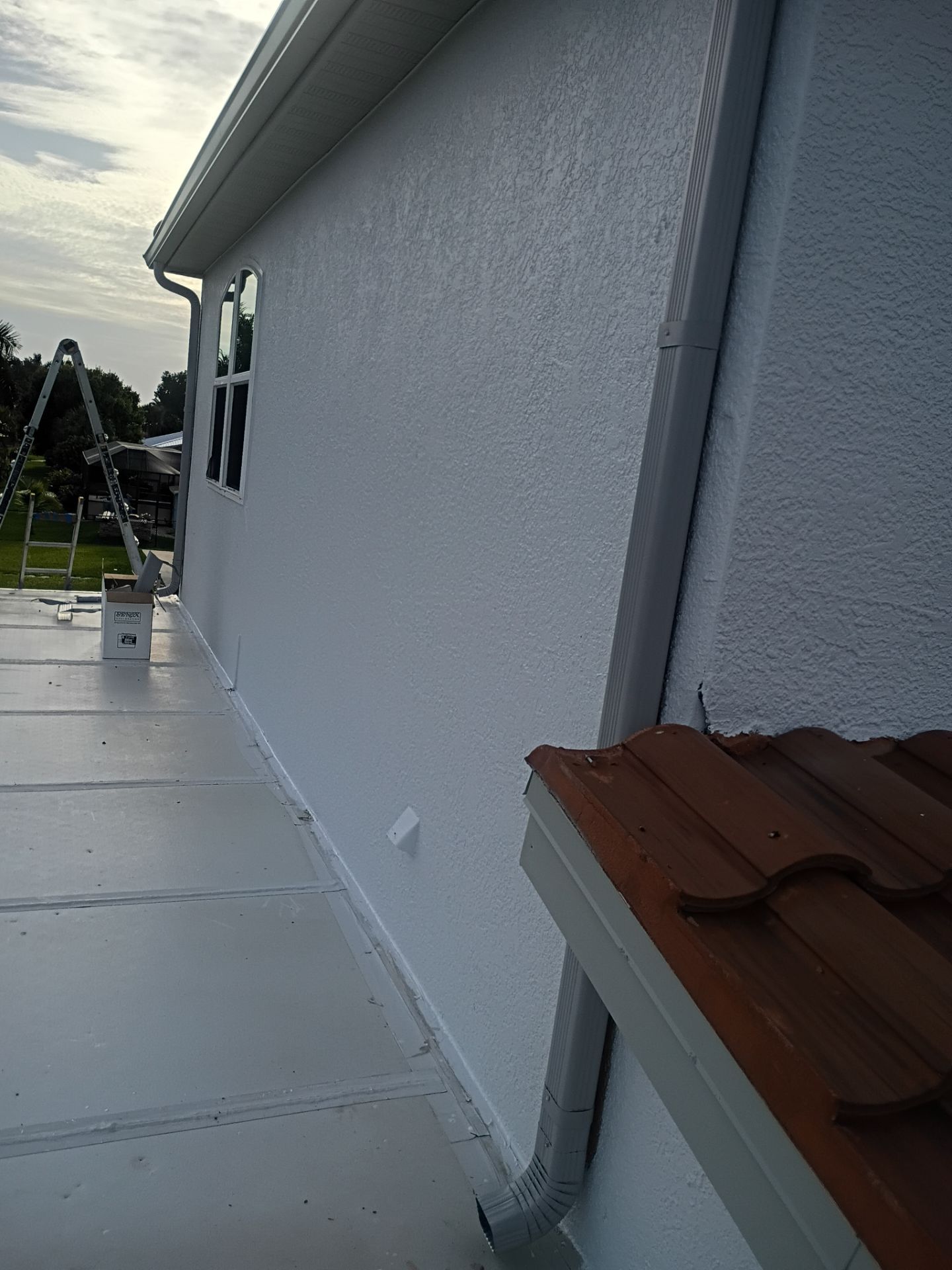 7 inch seamless gutters using Seamless Aluminum Gutters in Fort Myers, FL by Gutter Professors
