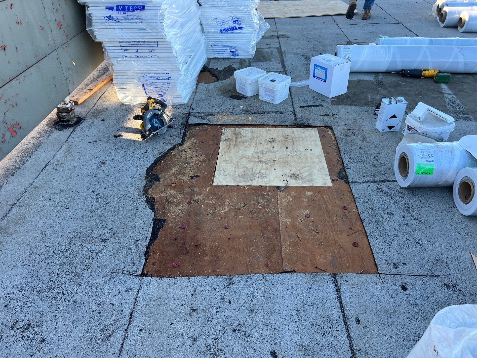 TPO single-ply roofing system using GAF Everguard 60 mil by Straight Edge Roofing Inc