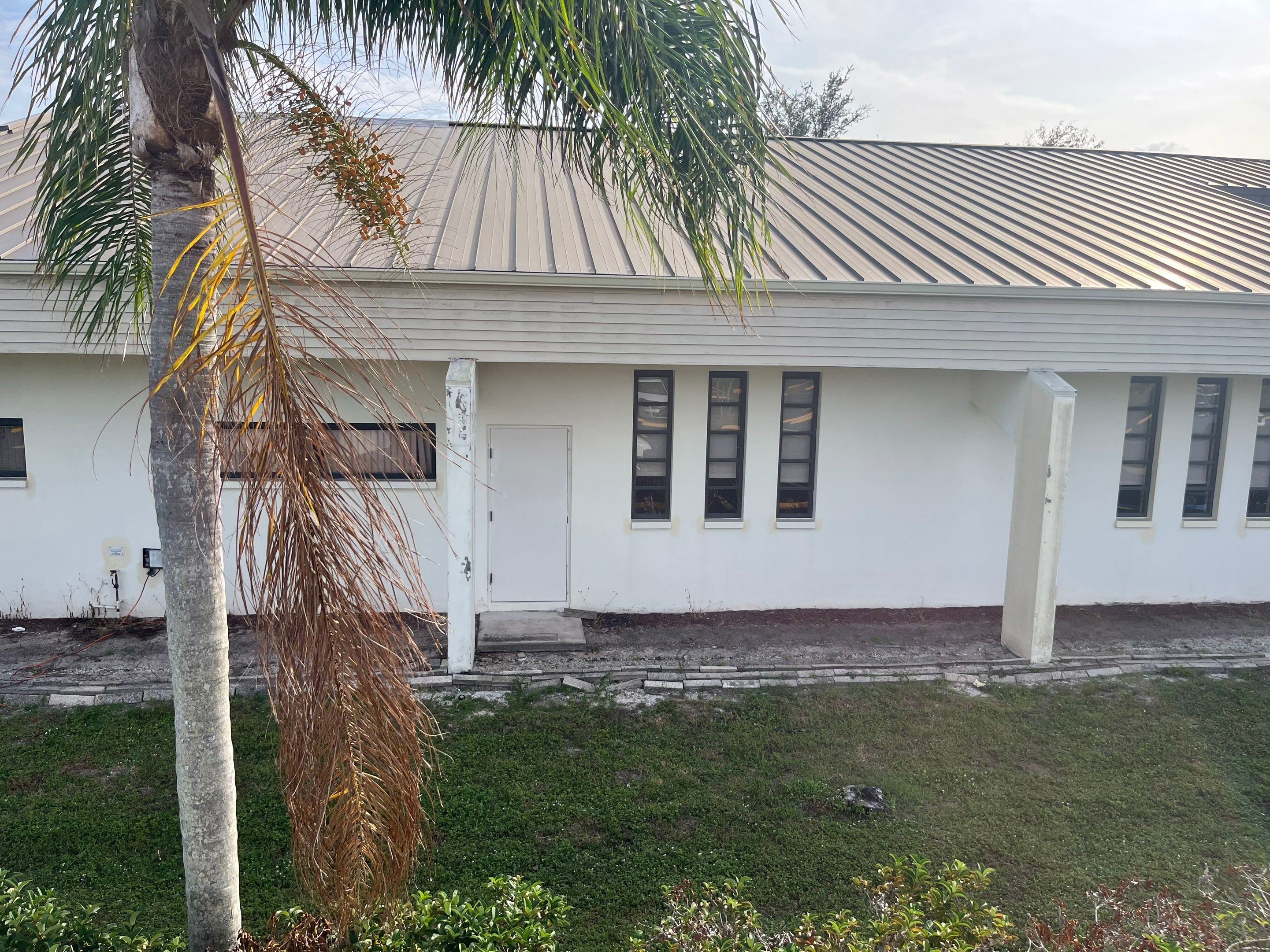 Cameo Gutters using Aluminum Seamless Gutters in Cape Coral FL by Gutter Professors