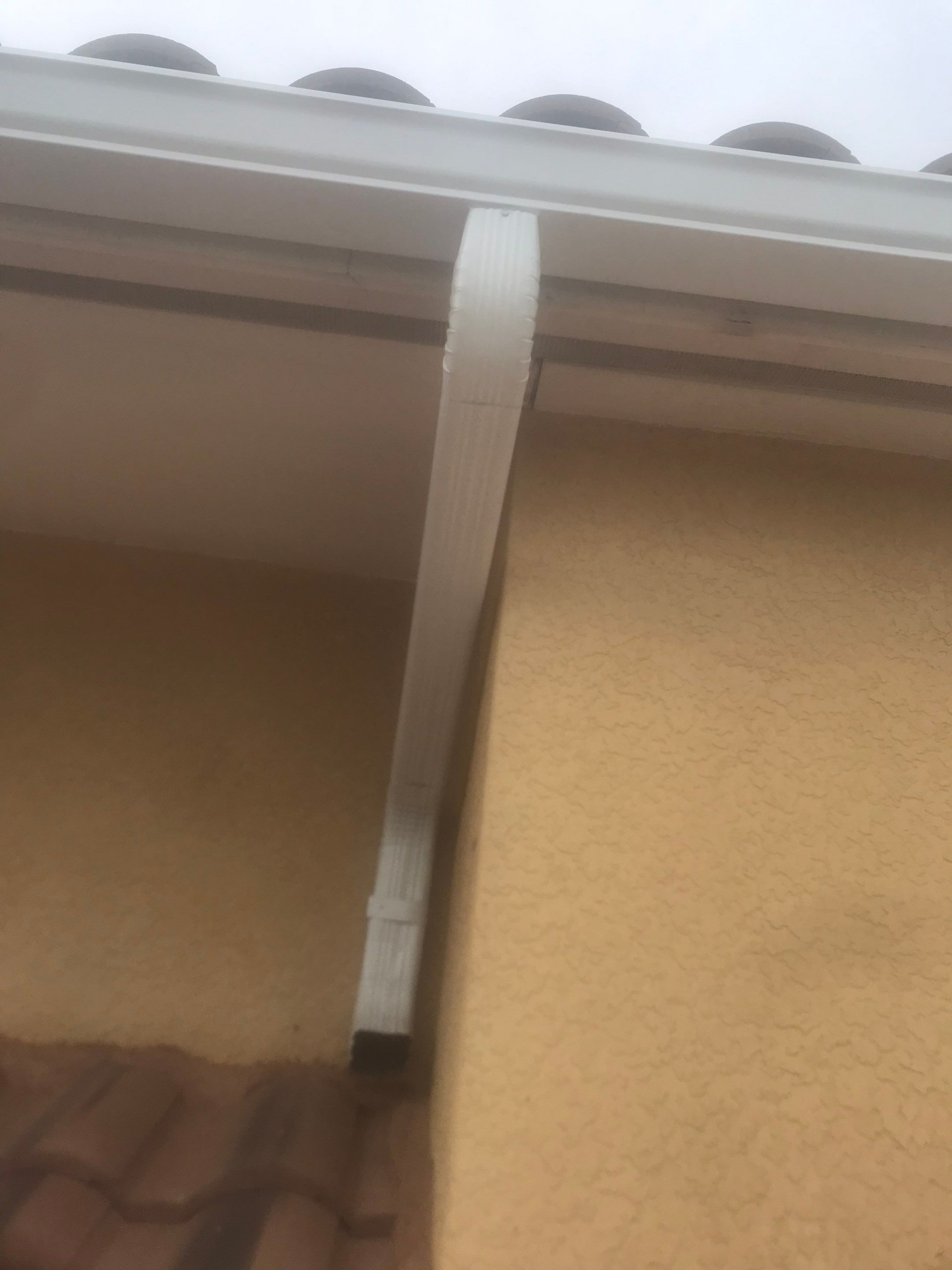 6 Inch Seamless Gutters using White Gutters and Downspouts in Fort Myers FL by Gutter Professors