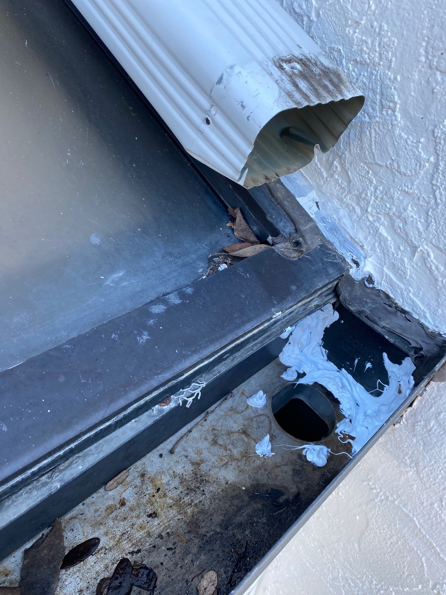 Gutter cleaning all buildings are the same for 6 units in Fort Myers FL by Gutter Professors
