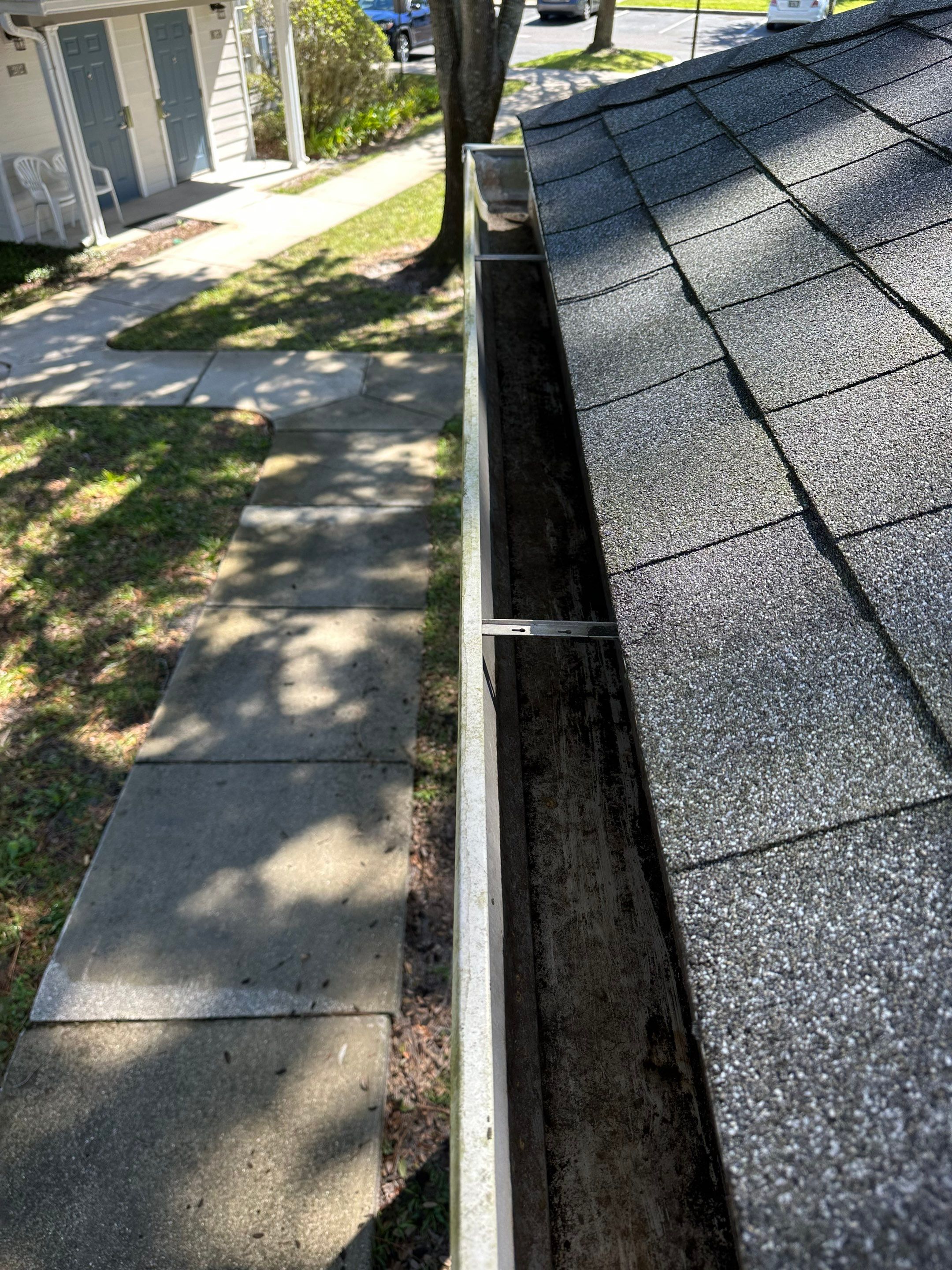 Commercial gutter cleaning Deltona & DeLand, FL after photo with clean gutters