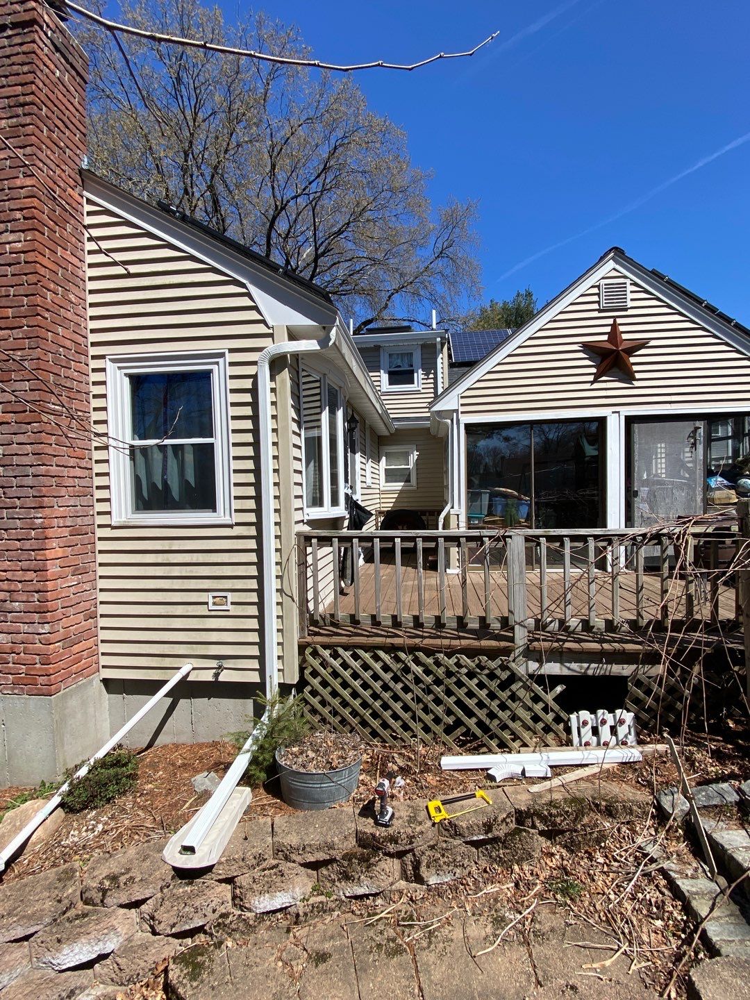 Seamless Aluminum Gutter with Hover Single Screen Continuous Hangers in Franklin, MA by Gutter Pro Enterprises