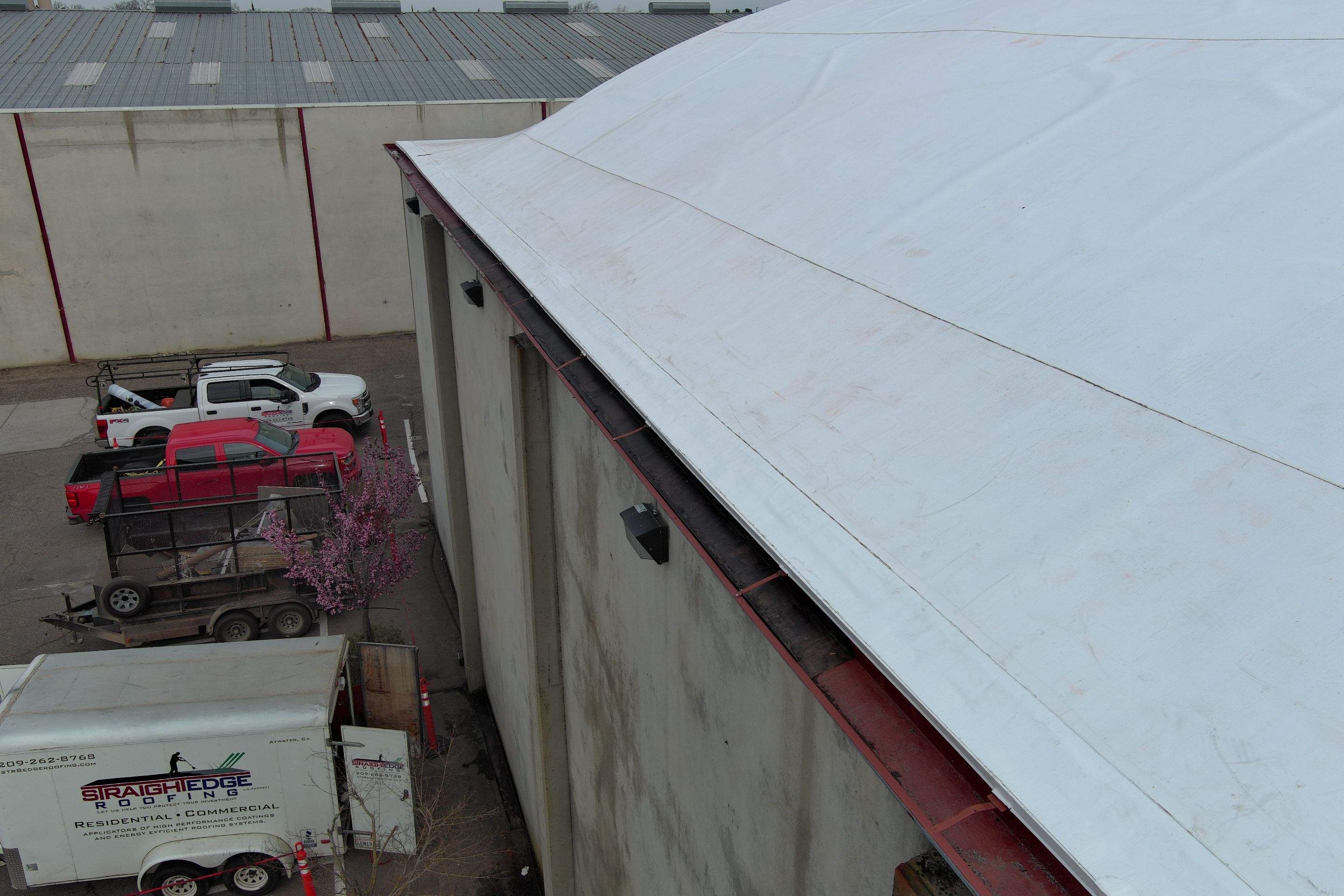 TPO single-ply roofing system using GAF Single-ply TPO 60 mil with 1.5 inch ISO board insulation by Straight Edge Roofing Inc