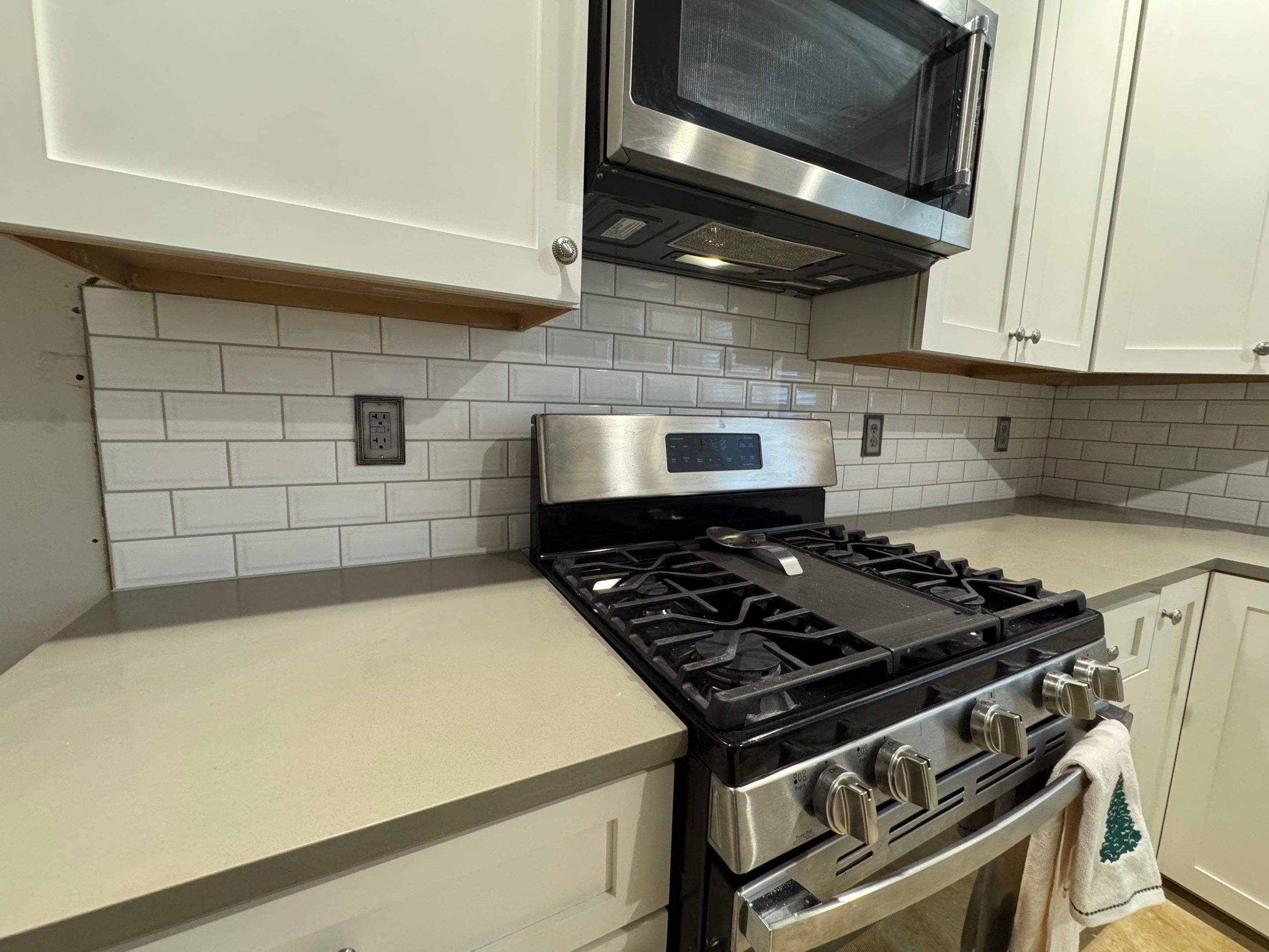 Rednar Backsplash by Integrity Tile and Home LLC