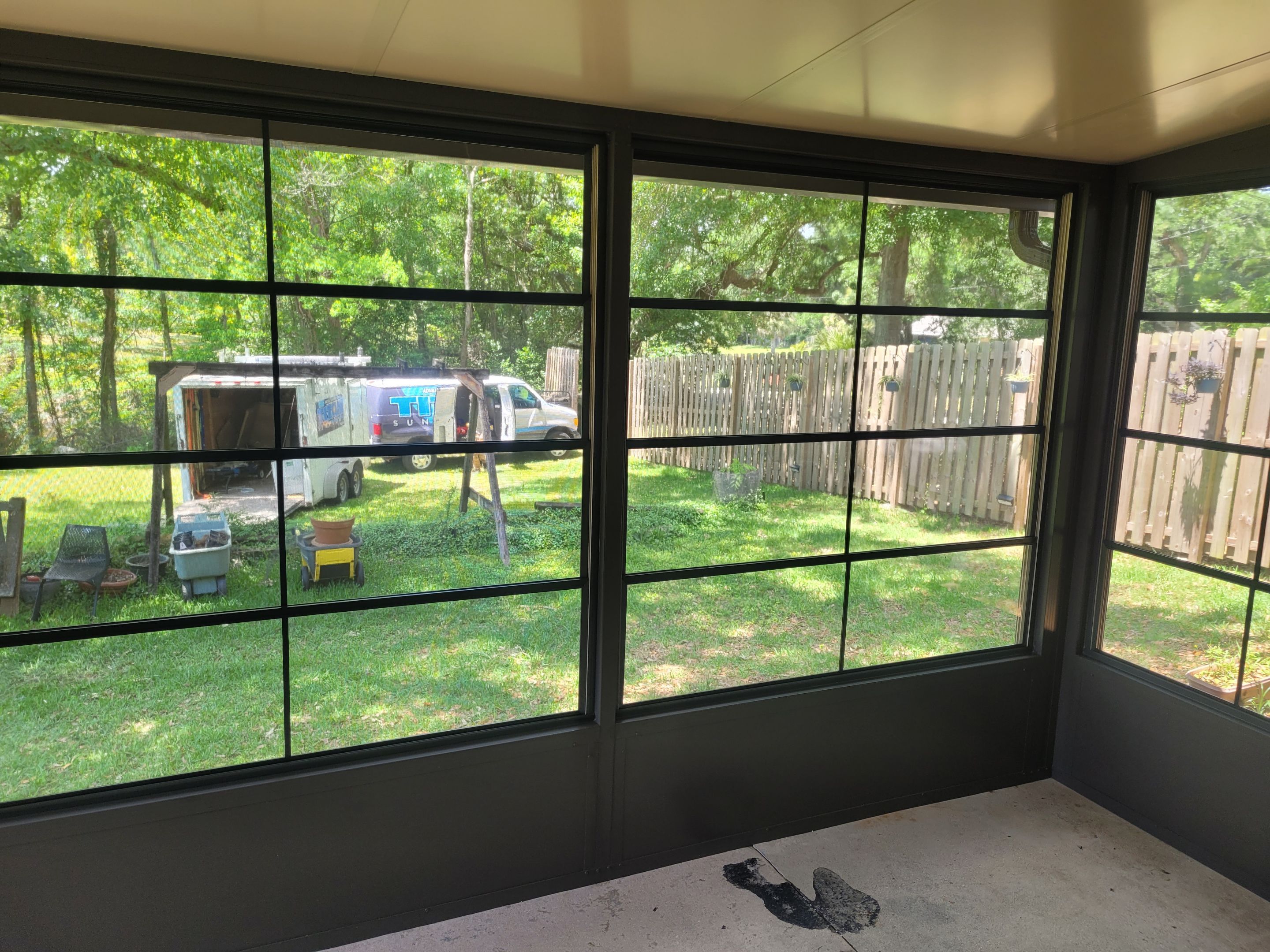 Pensacola Screen Room Using Colorbeam by Titan Sunrooms