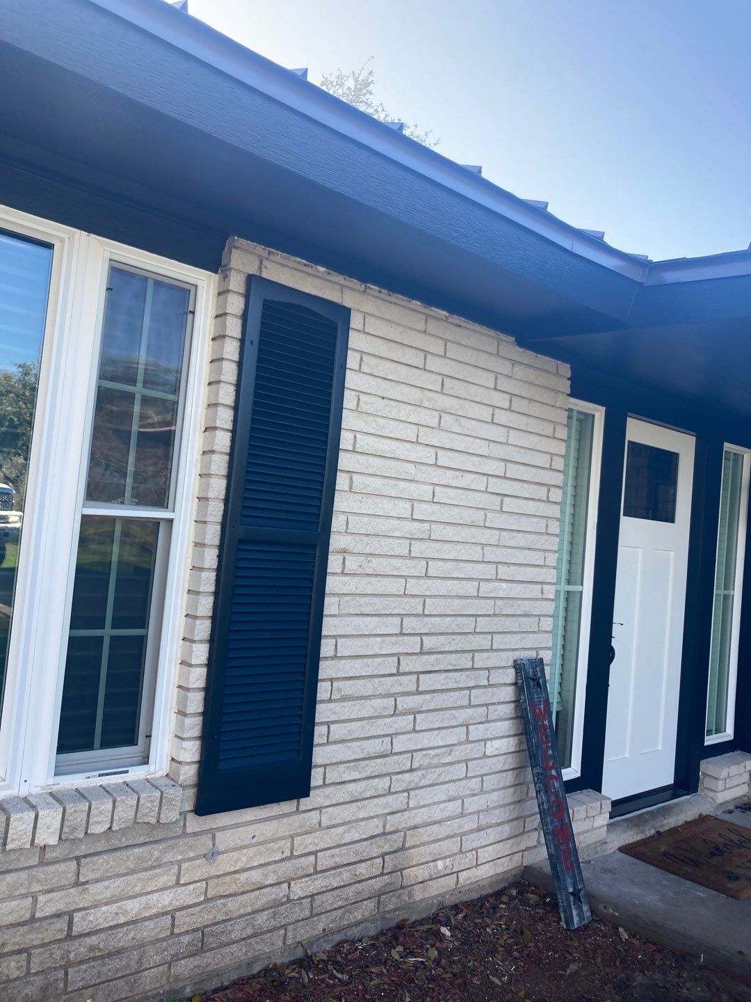 Beeville Backporch sittin' by Bayfront Roofing and Construction