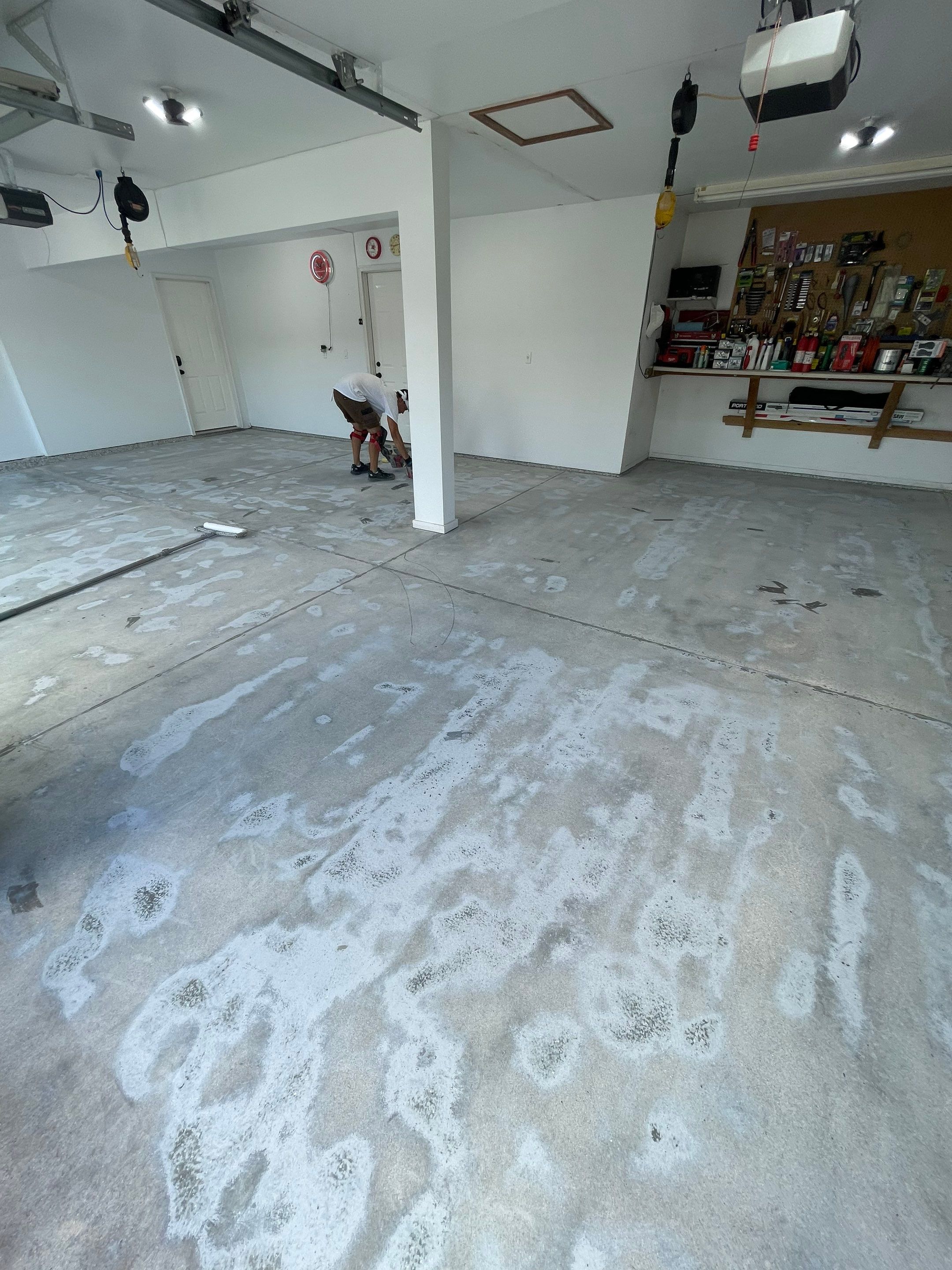 Multi-Car Garage Concrete Coating with Coyote Flake Finish in Sioux Falls by Select Painting, Coatings & Garage Cabinets