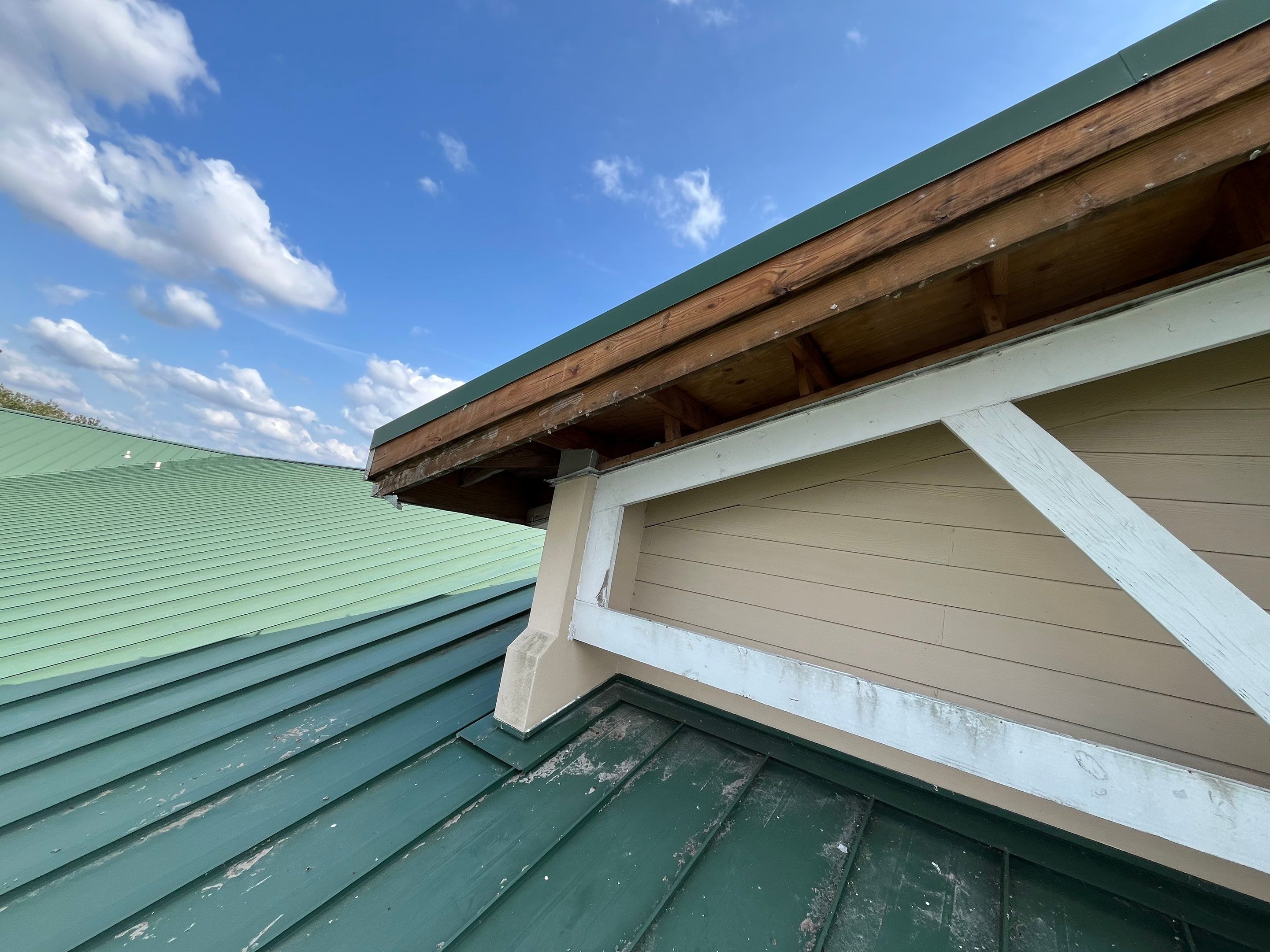 Soffit and Fascia Repair in Sarasota FL by Gutter Professors