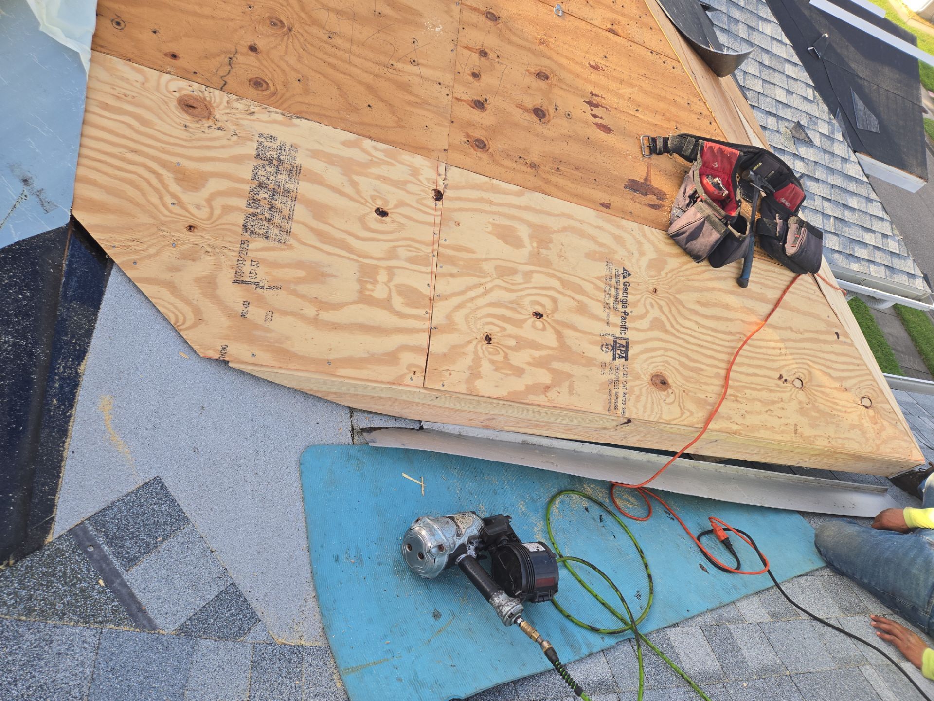 Project in Oldsmar 34677 by Mitchell Roofing Company LLC 