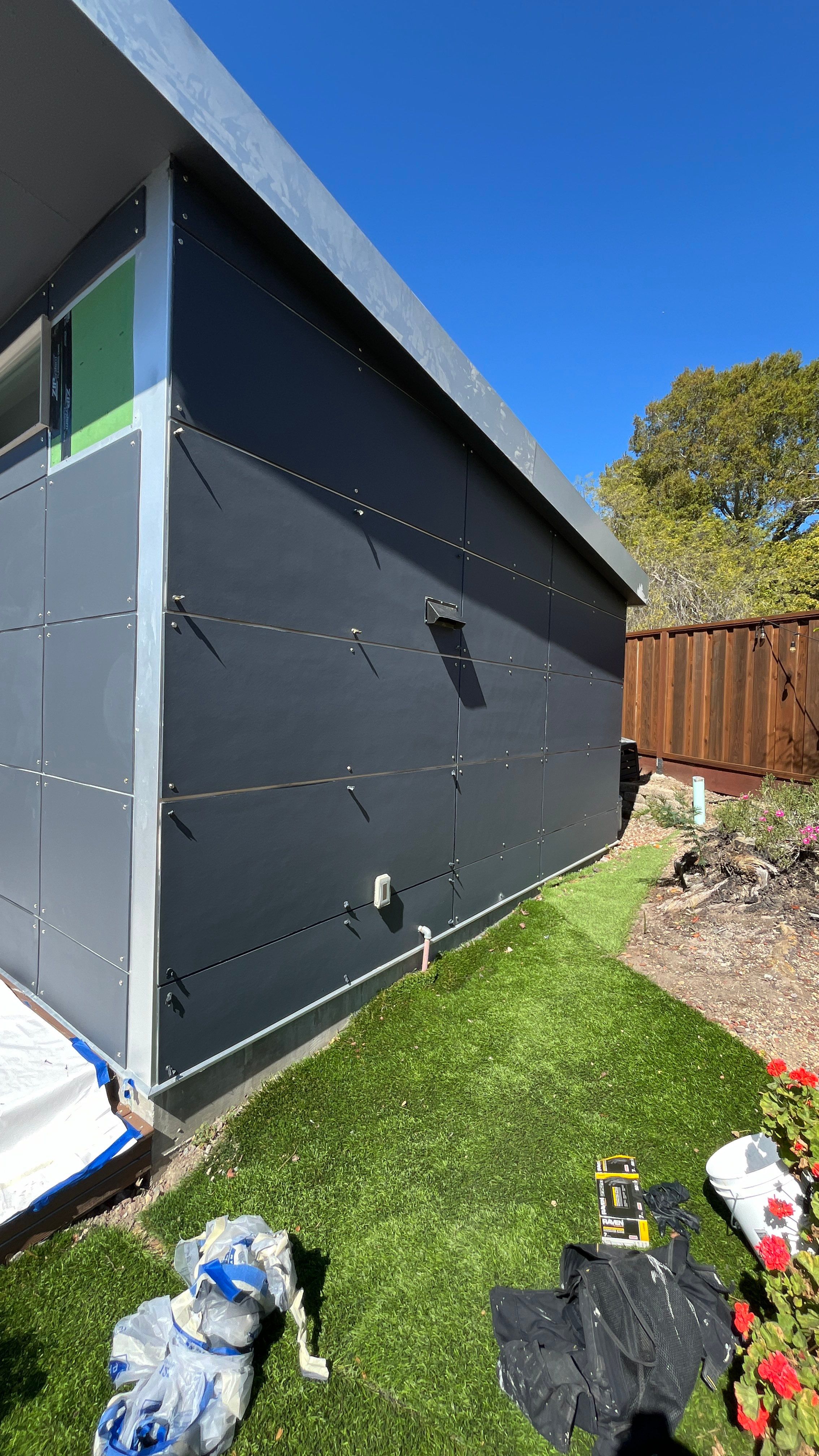 modern painting Exterior modern painting by Herrera’s Bay Area Painting inc.